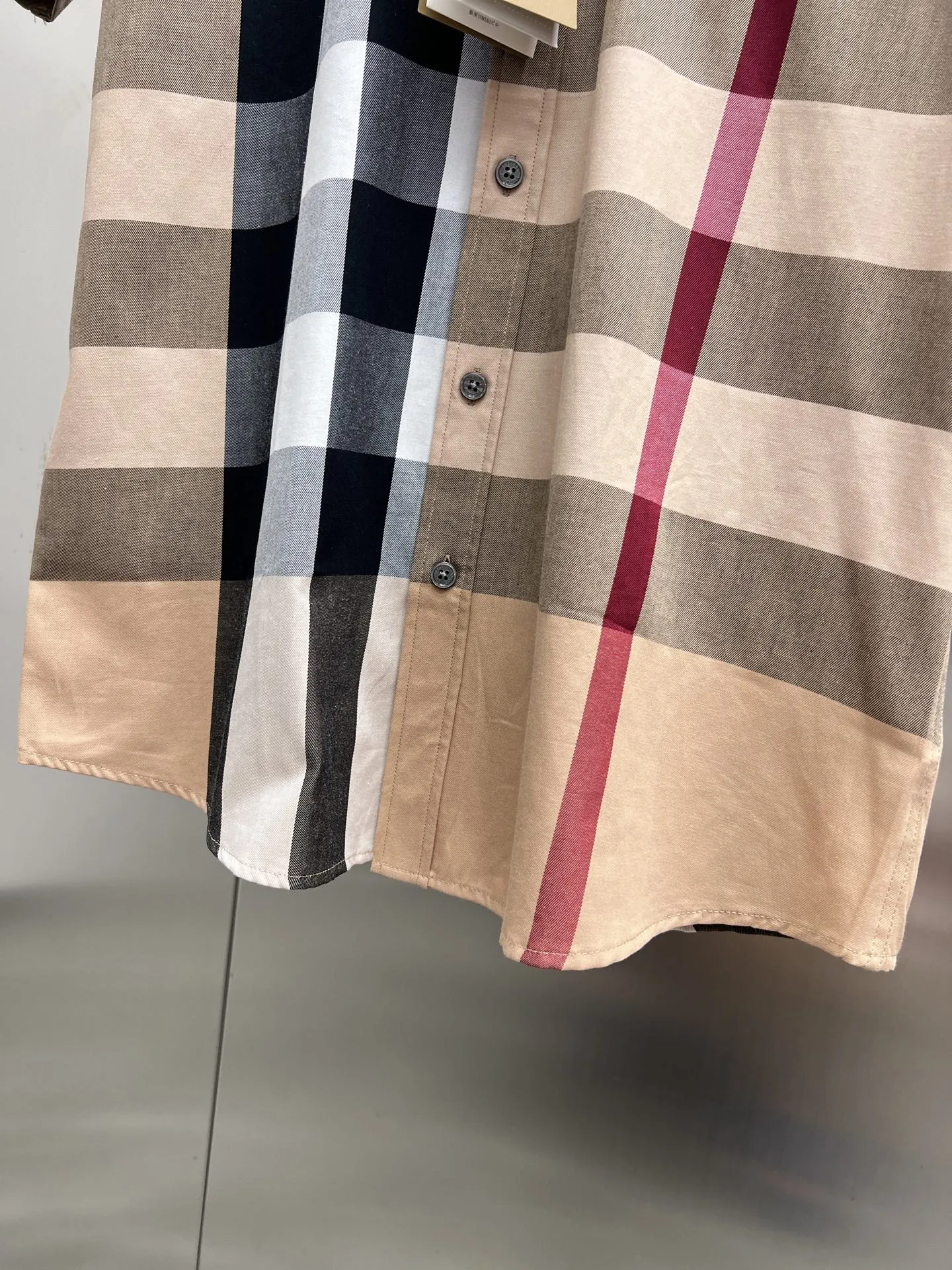 バーバリー新作黒チェックシャツ - 画像 (11)