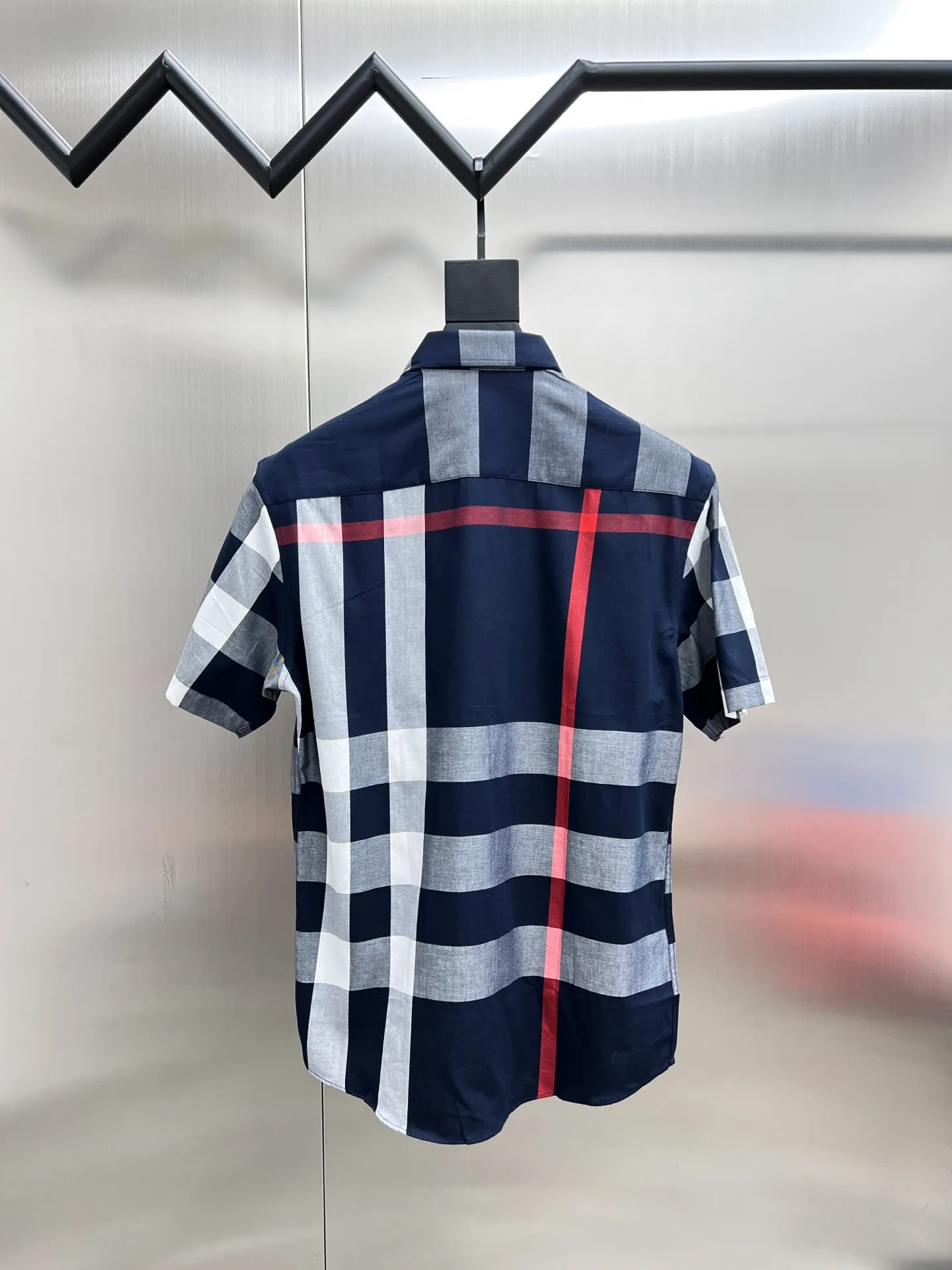 バーバリー新作黒チェックシャツ - 画像 (3)