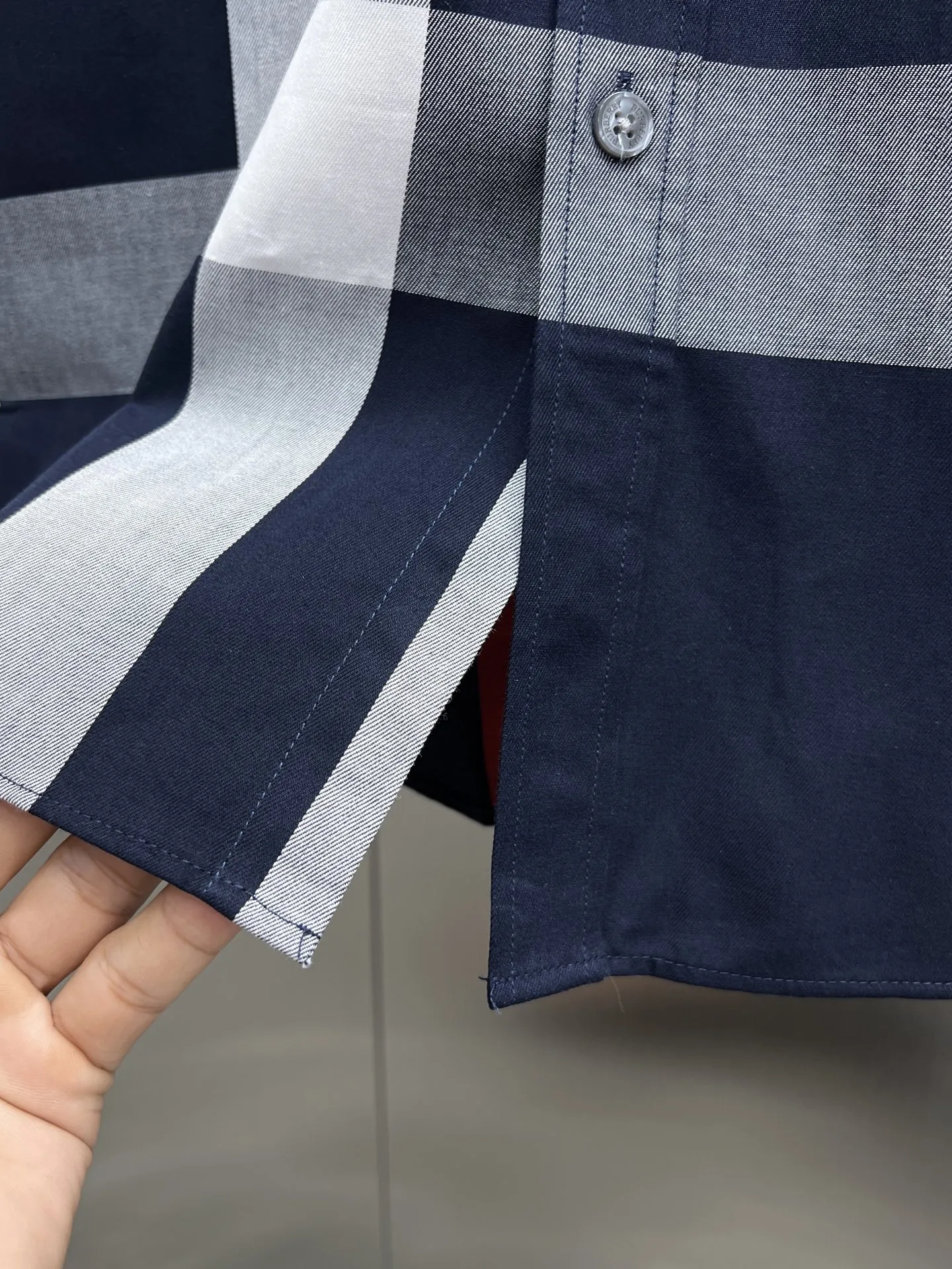 バーバリー新作黒チェックシャツ - 画像 (12)