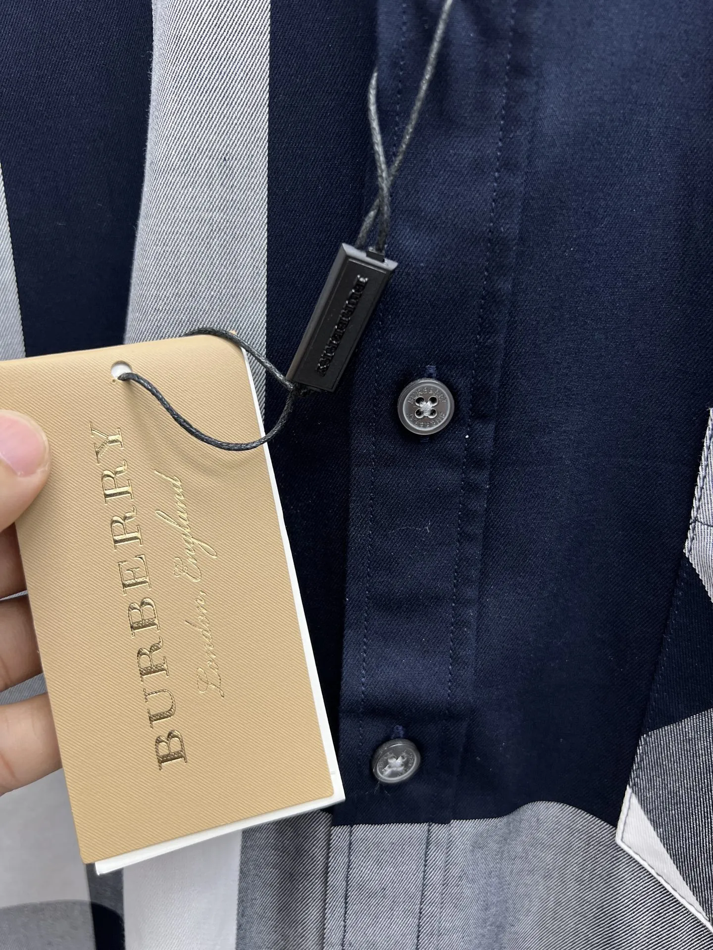 バーバリー新作黒チェックシャツ - 画像 (9)