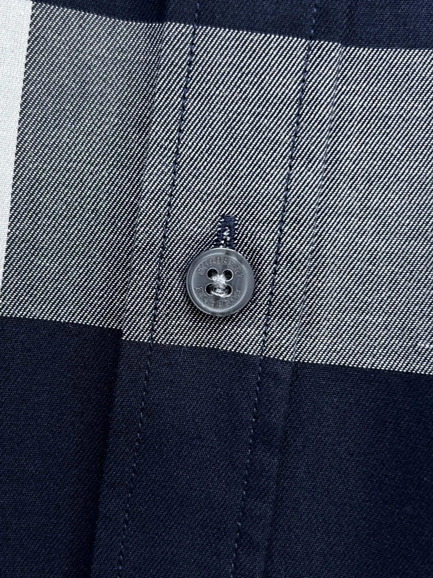 バーバリー新作黒チェックシャツ - 画像 (10)