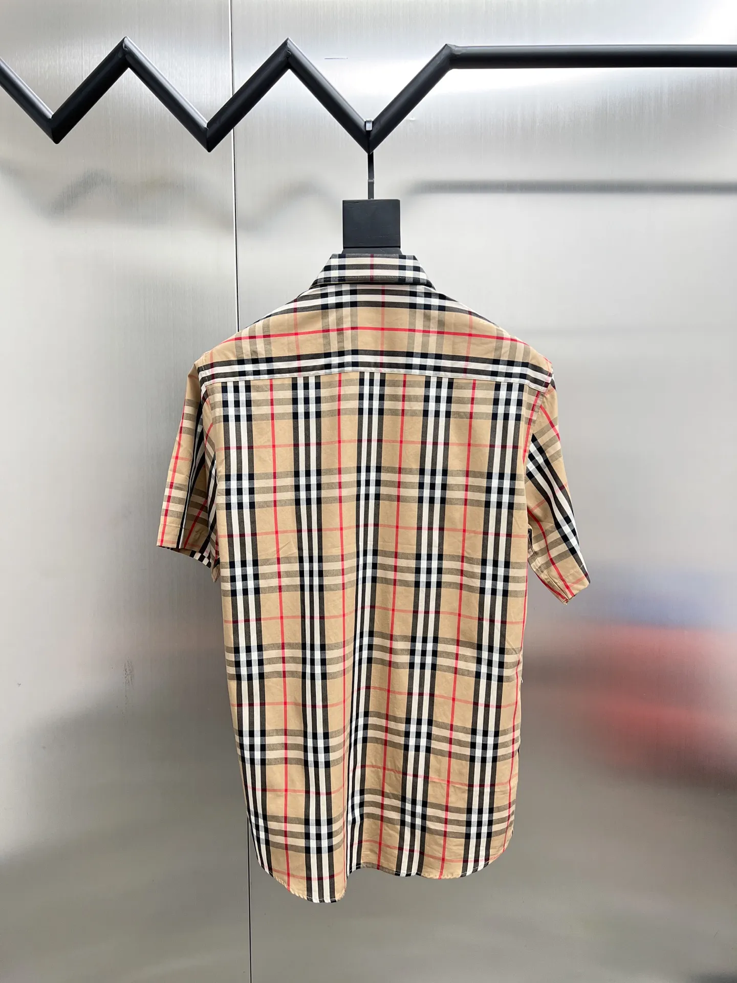 バーバリー新作黒チェックシャツ - 画像 (3)