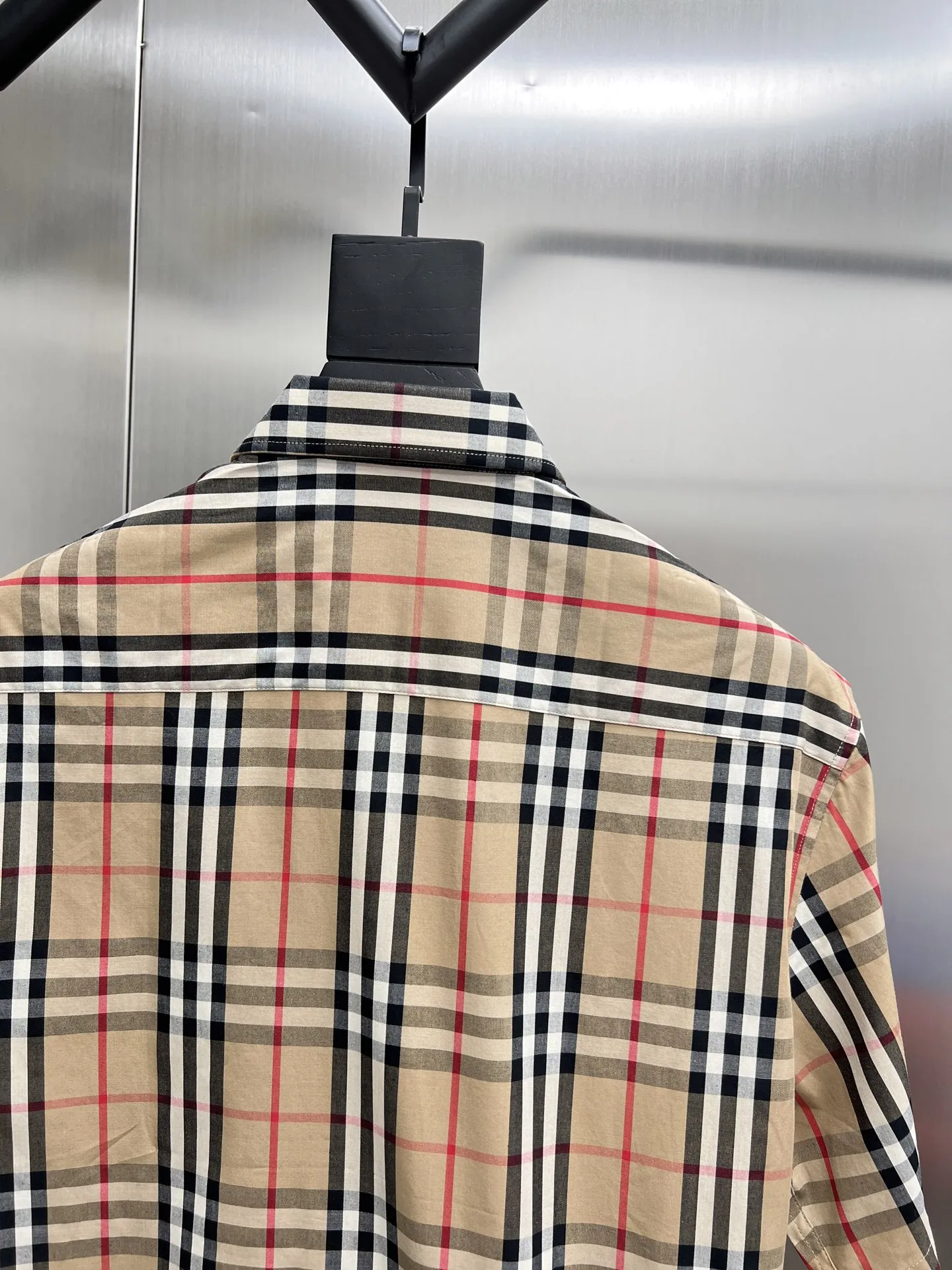 バーバリー新作黒チェックシャツ - 画像 (14)