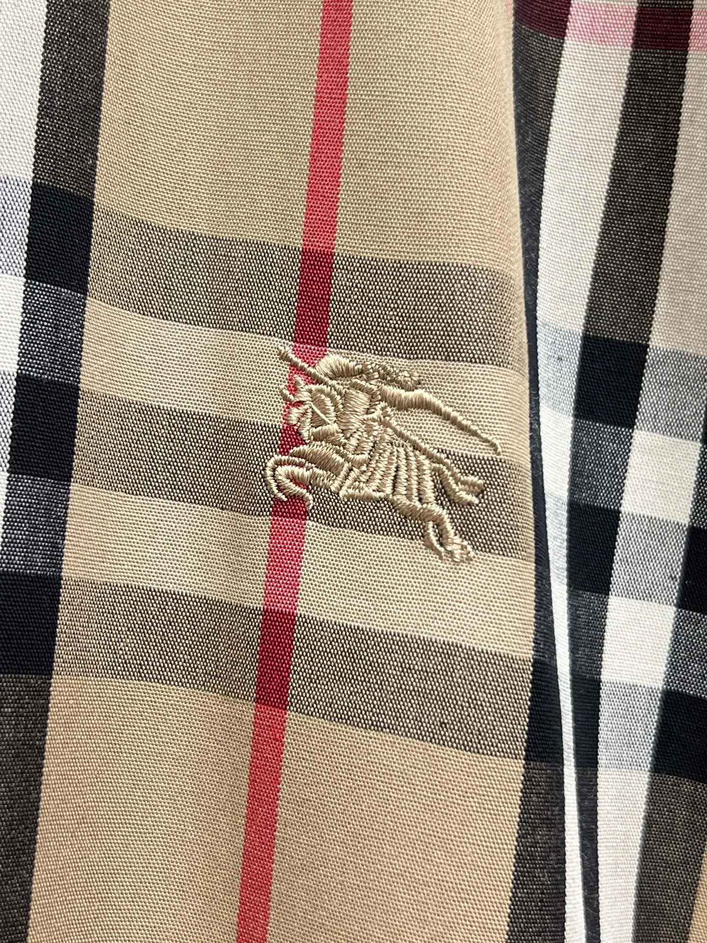 バーバリー新作黒チェックシャツ - 画像 (7)