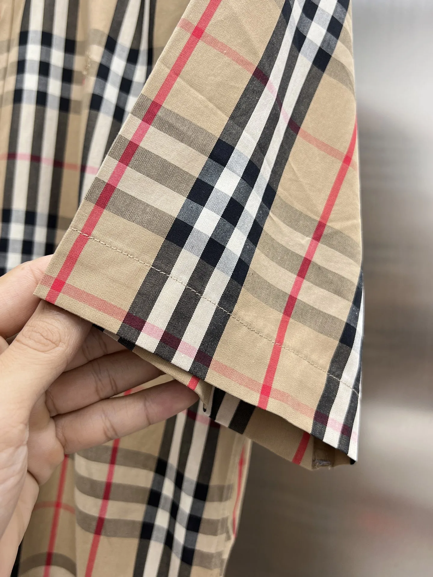 バーバリー新作黒チェックシャツ - 画像 (8)