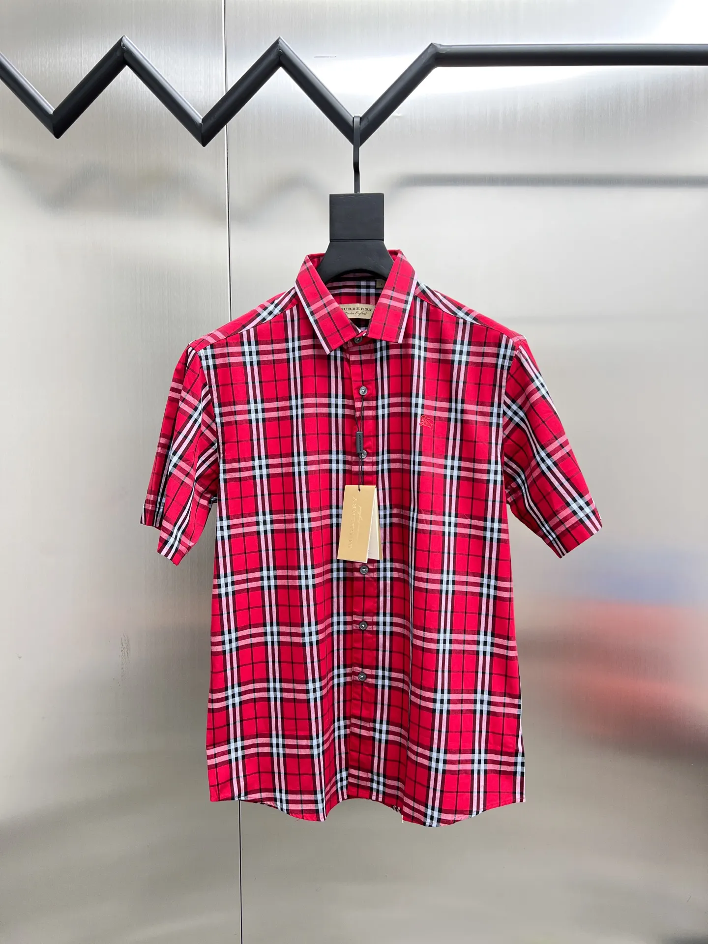 バーバリー新作黒チェックシャツ