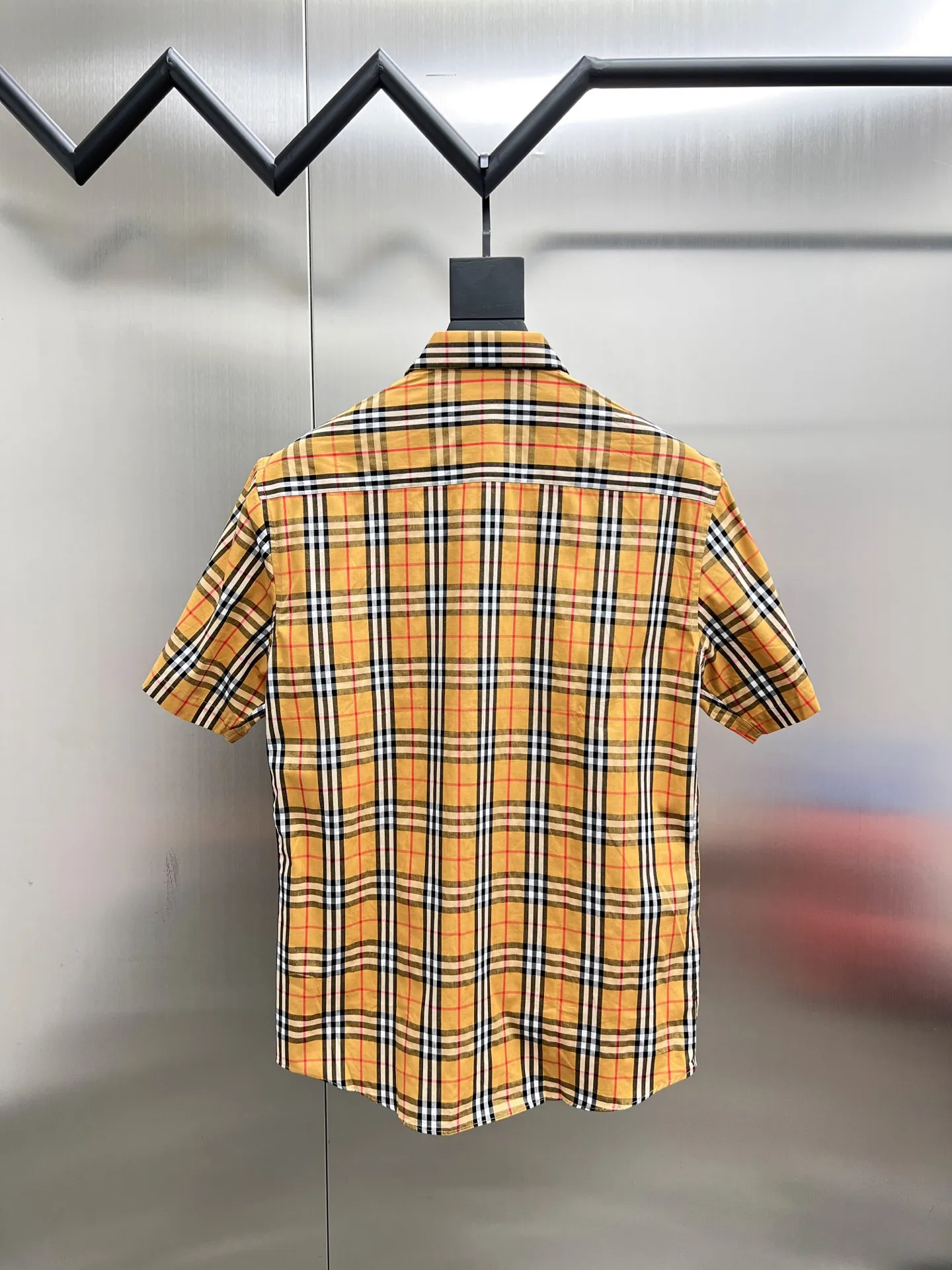 バーバリー新作黒チェックシャツ - 画像 (3)