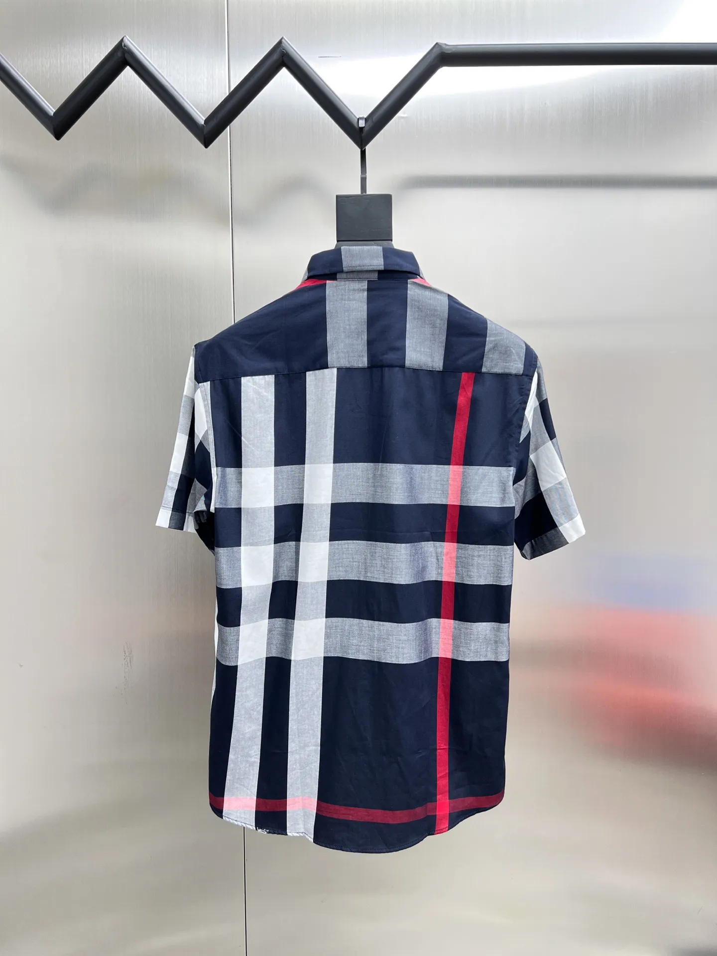 バーバリー新作黒チェックシャツ - 画像 (3)