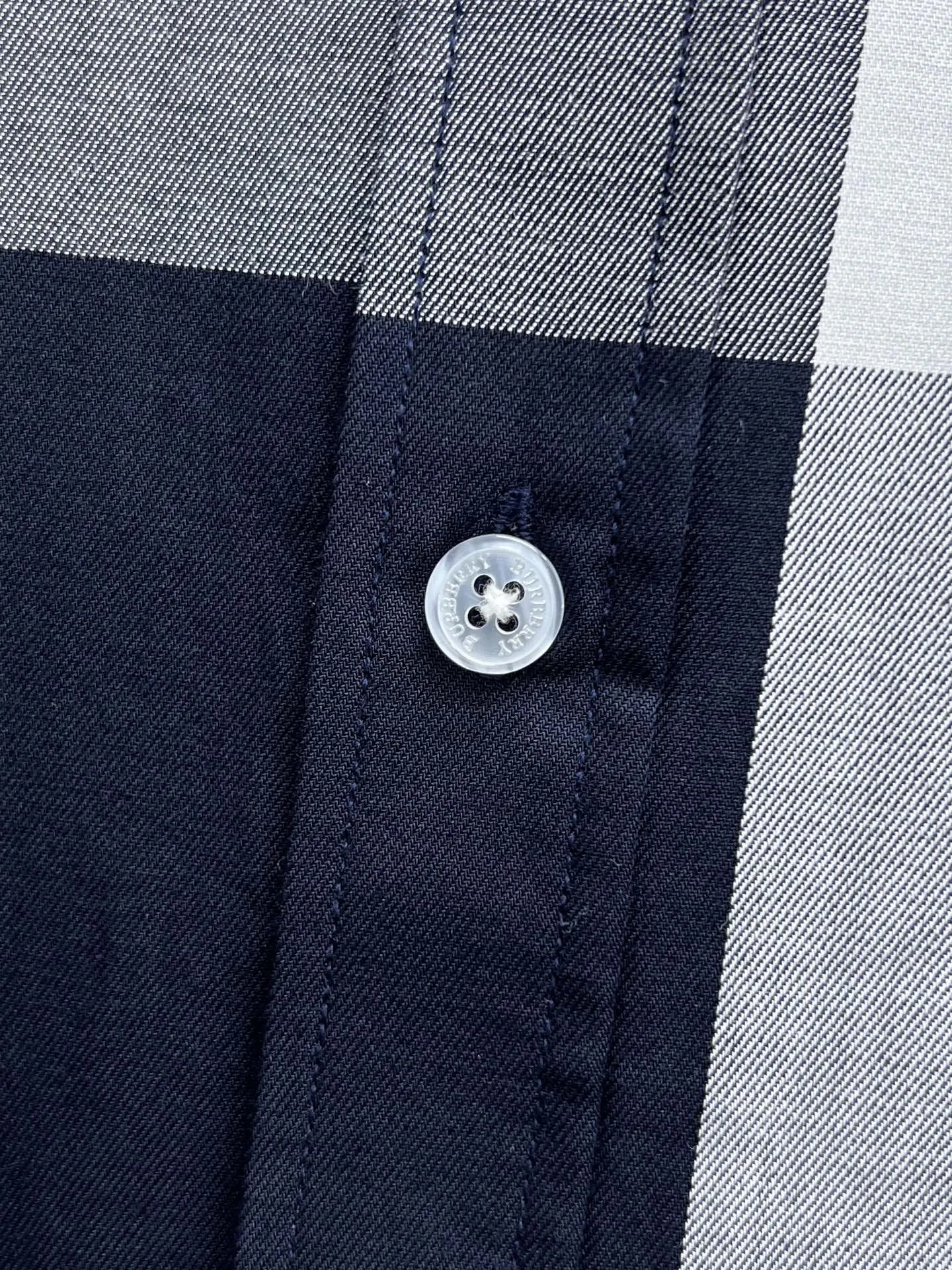 バーバリー新作黒チェックシャツ - 画像 (10)