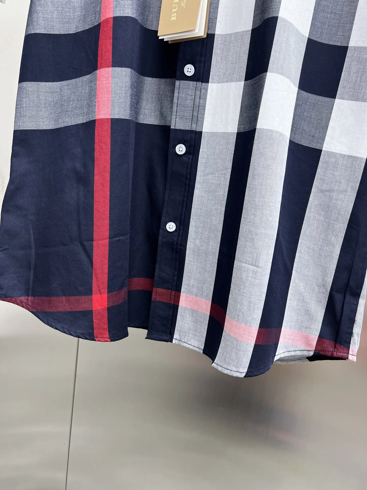 バーバリー新作黒チェックシャツ - 画像 (11)