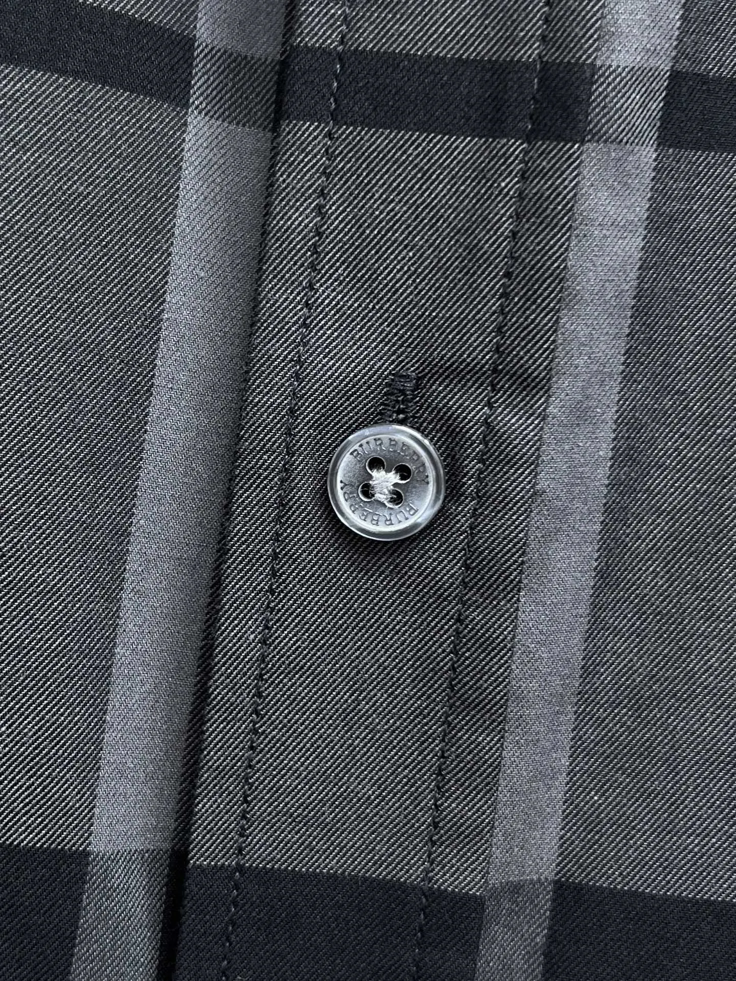 バーバリー新作黒チェックシャツ - 画像 (10)