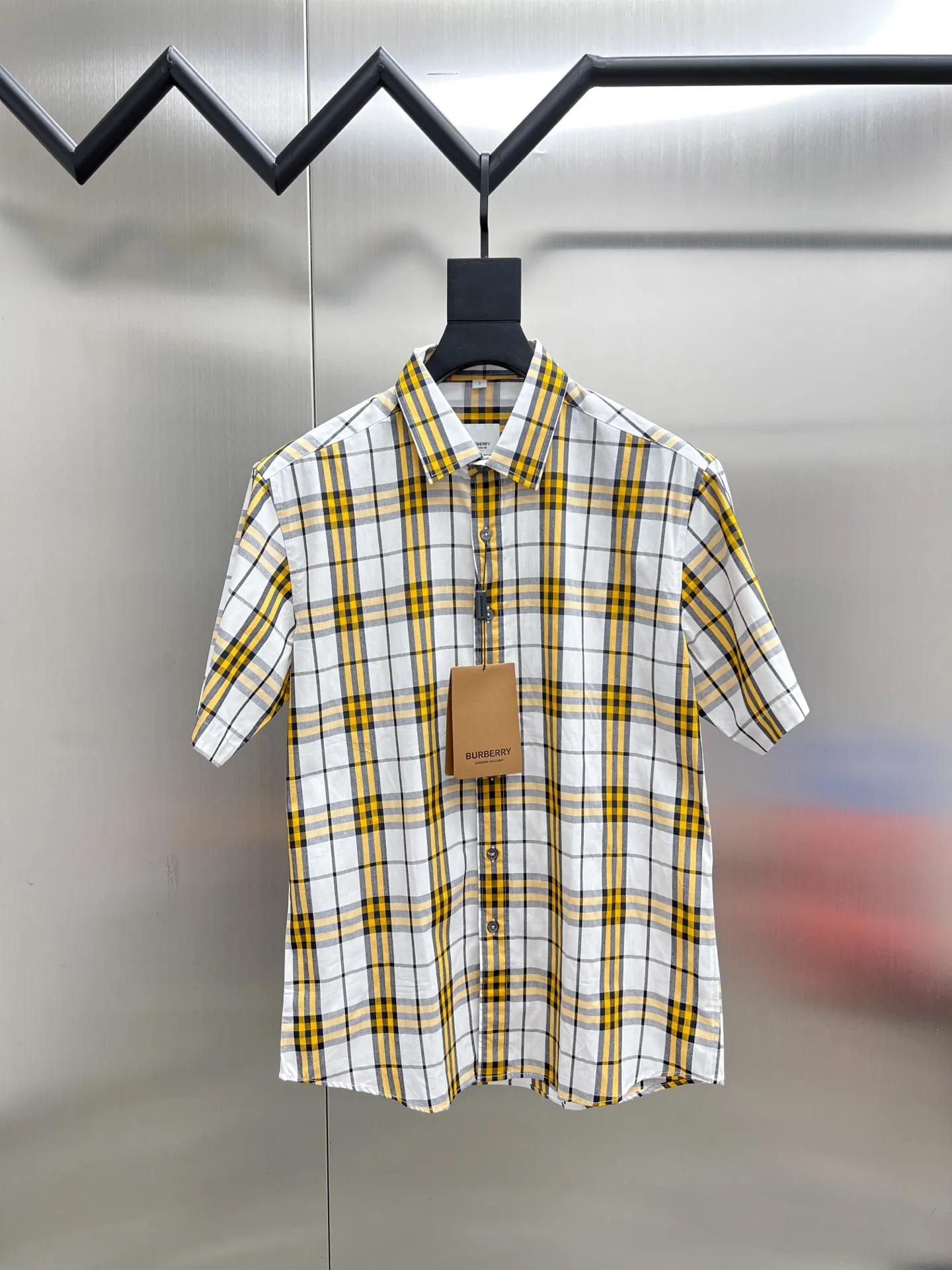 バーバリーニュー作黒チェックシャツ