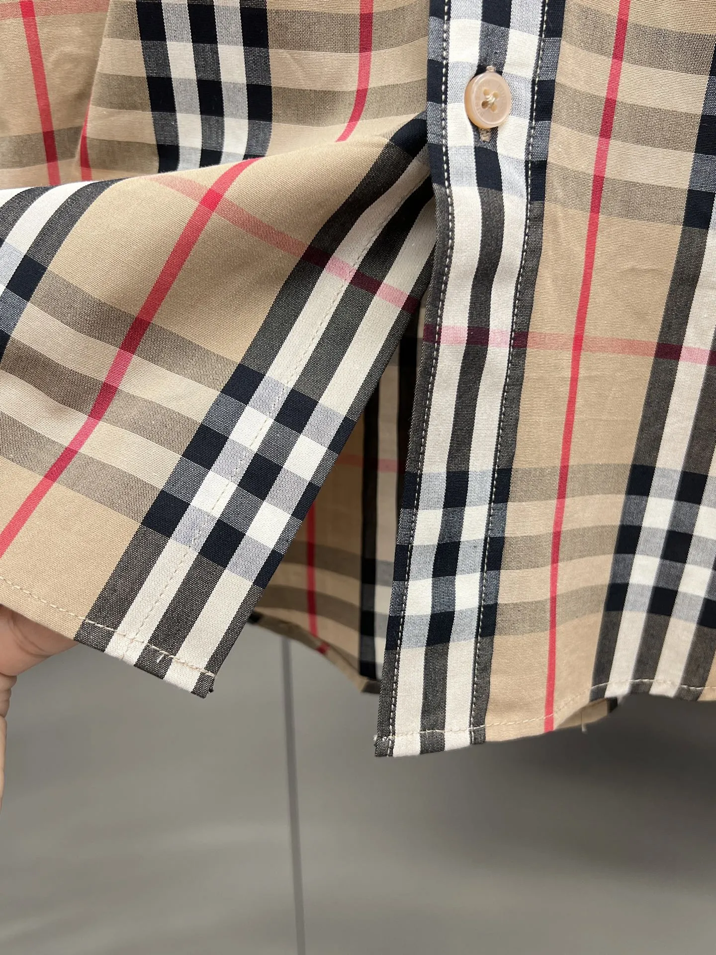 Burberry新作黒のチェック柄半袖シャツ - 画像 (12)