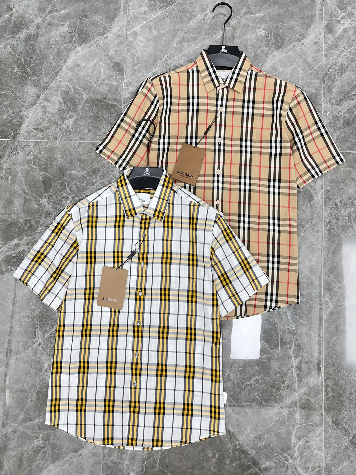 Burberry新作黒のチェック柄半袖シャツ - 画像 (4)