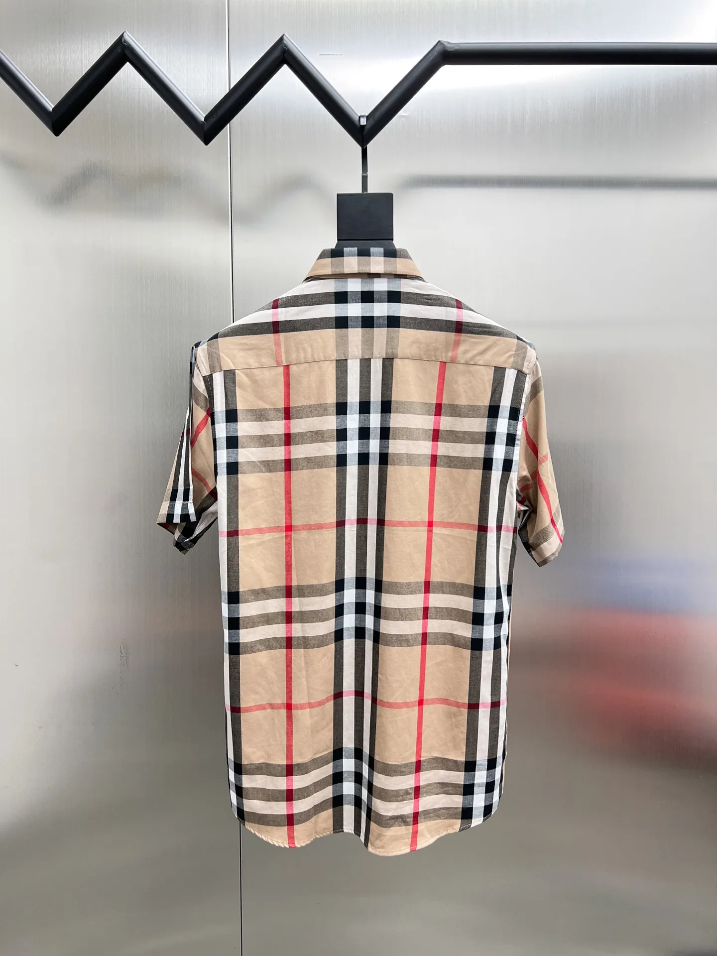 バーバリー新作黒チェック柄シャツ - 画像 (3)