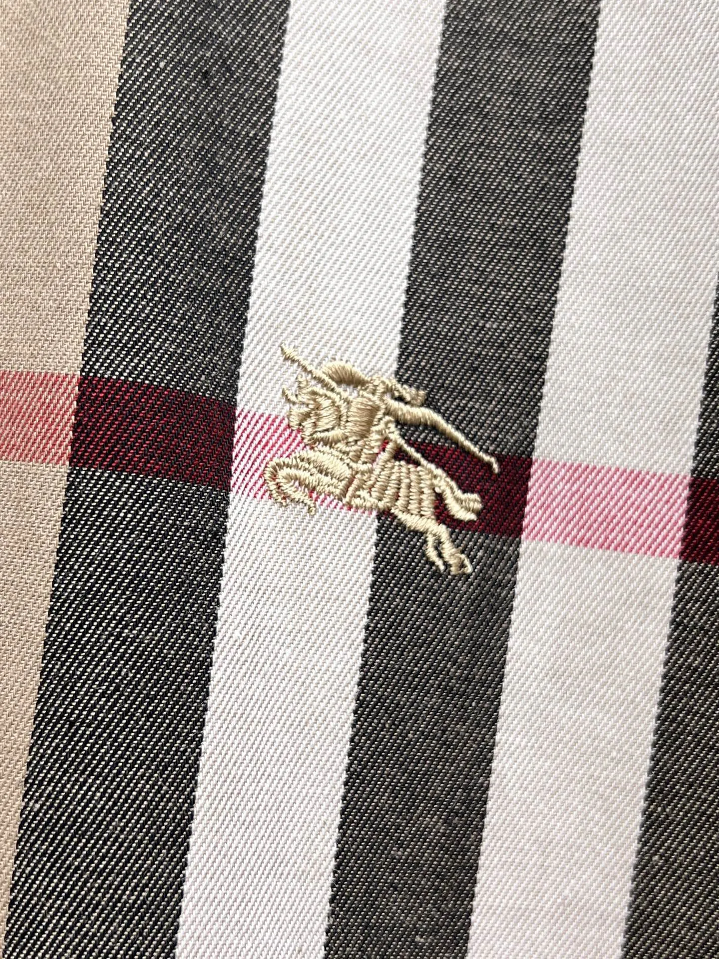 バーバリー新作黒チェック柄シャツ - 画像 (7)