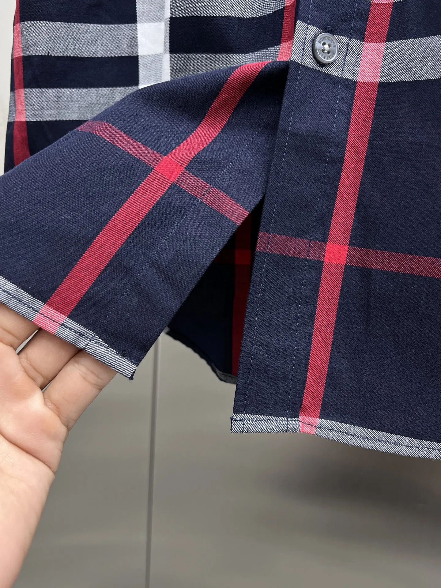 バーバリー新作黒チェックシャツ - 画像 (12)