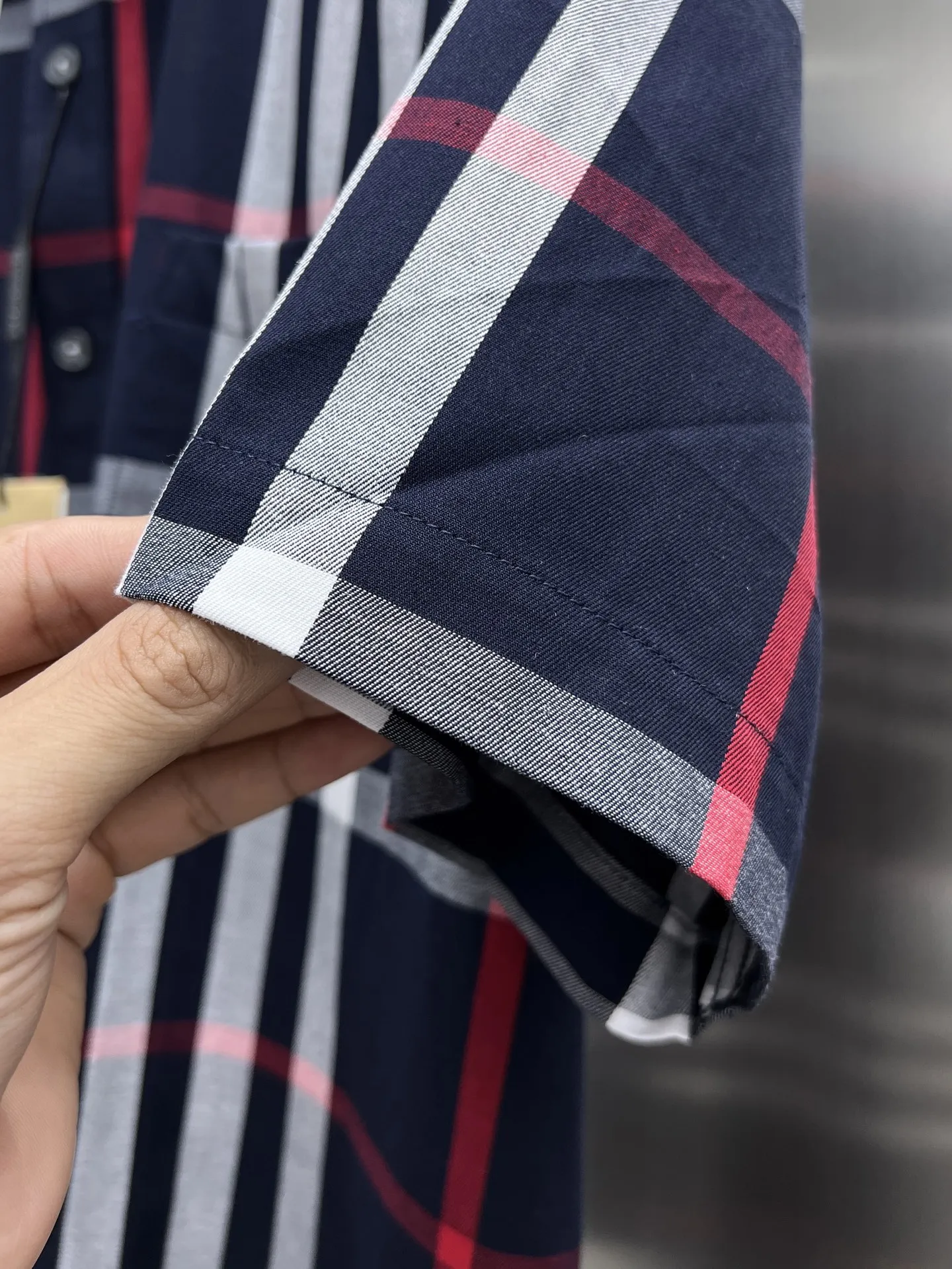 バーバリー新作黒チェックシャツ - 画像 (8)