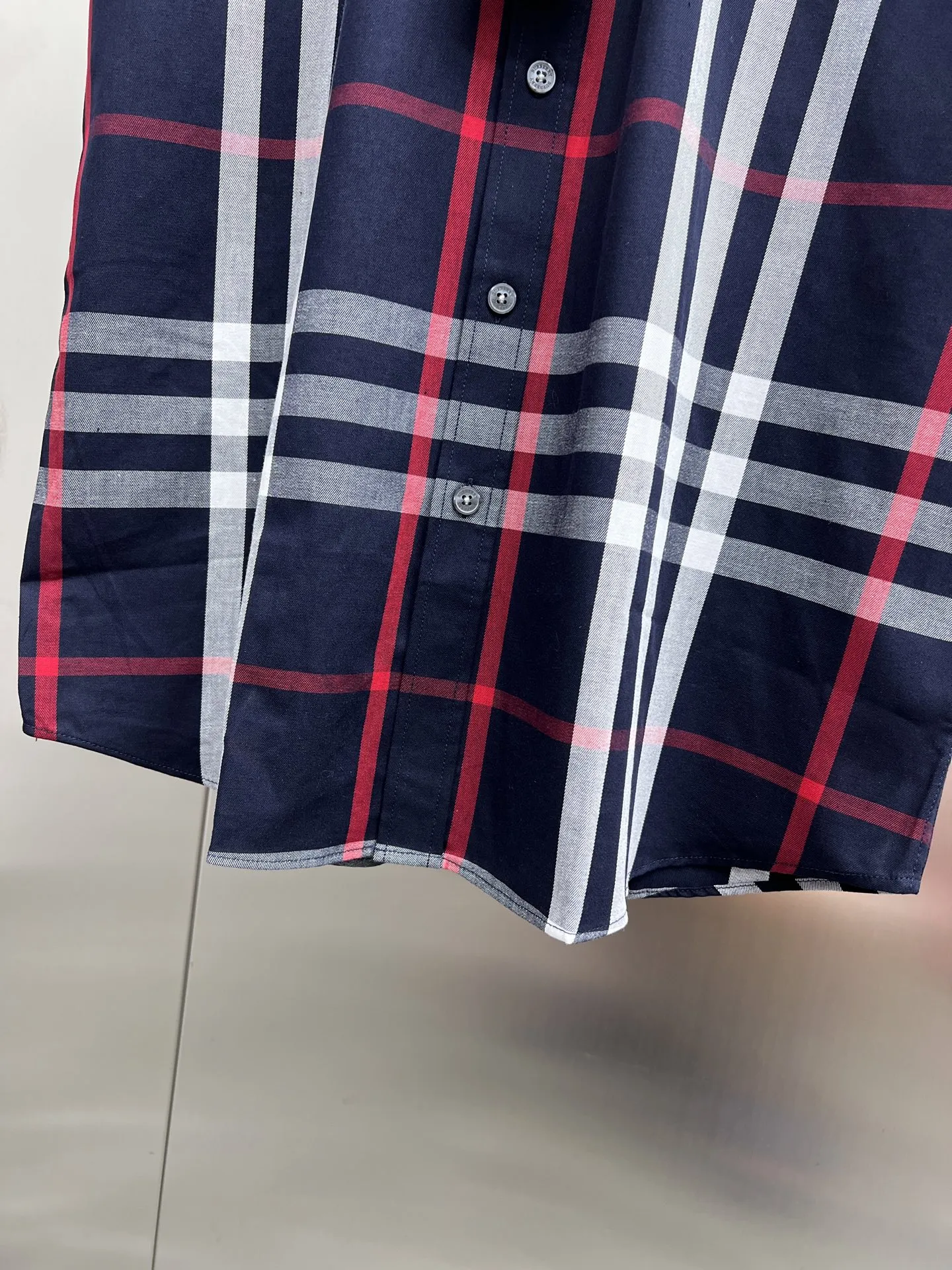 バーバリー新作黒チェックシャツ - 画像 (11)