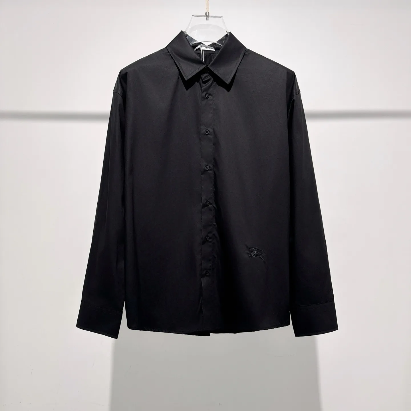 Burberry 新作黒のチェック柄長袖シャツ