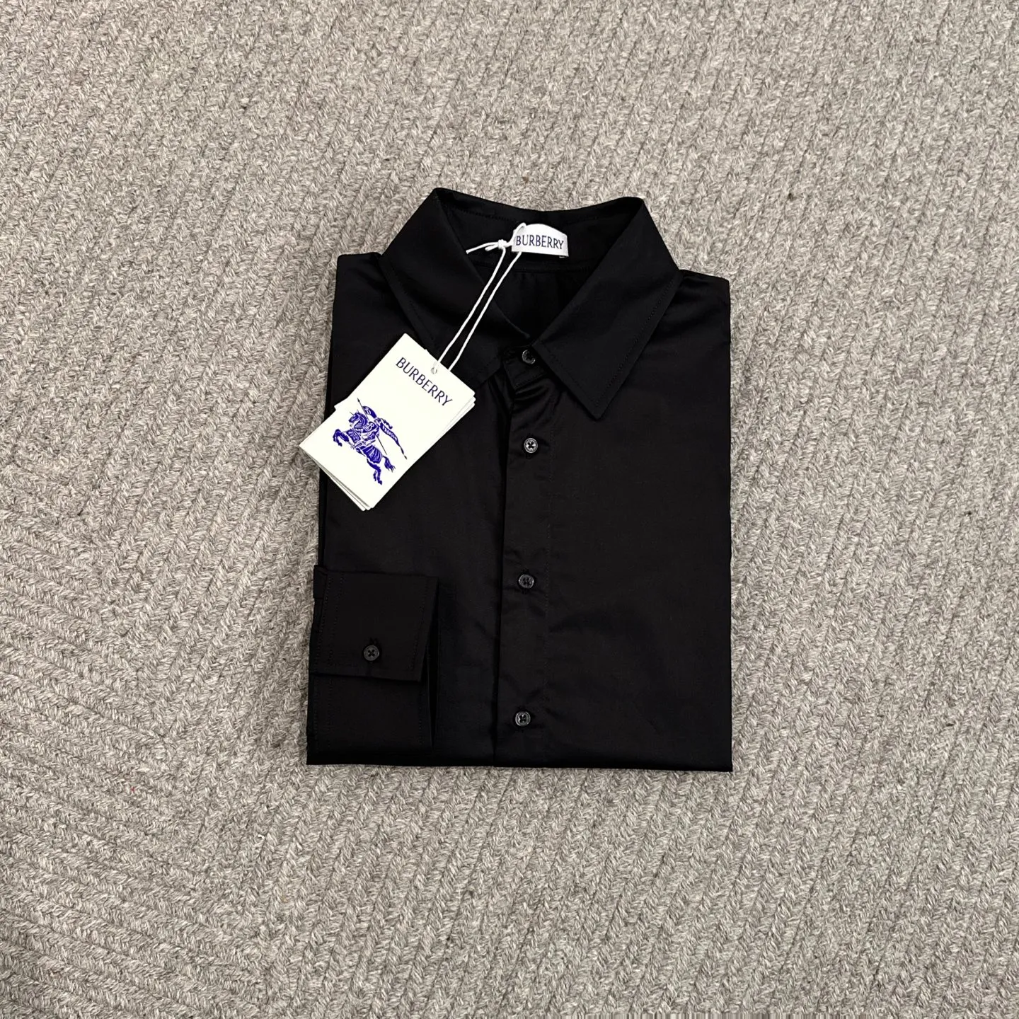 Burberry 新作黒のチェック柄長袖シャツ - 画像 (4)