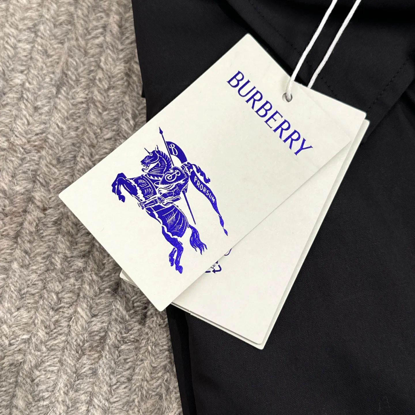 Burberry 新作黒のチェック柄長袖シャツ - 画像 (9)