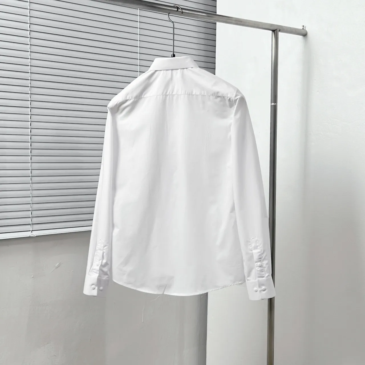 BURBERRY新作白TB発泡印花シャツ - 画像 (3)