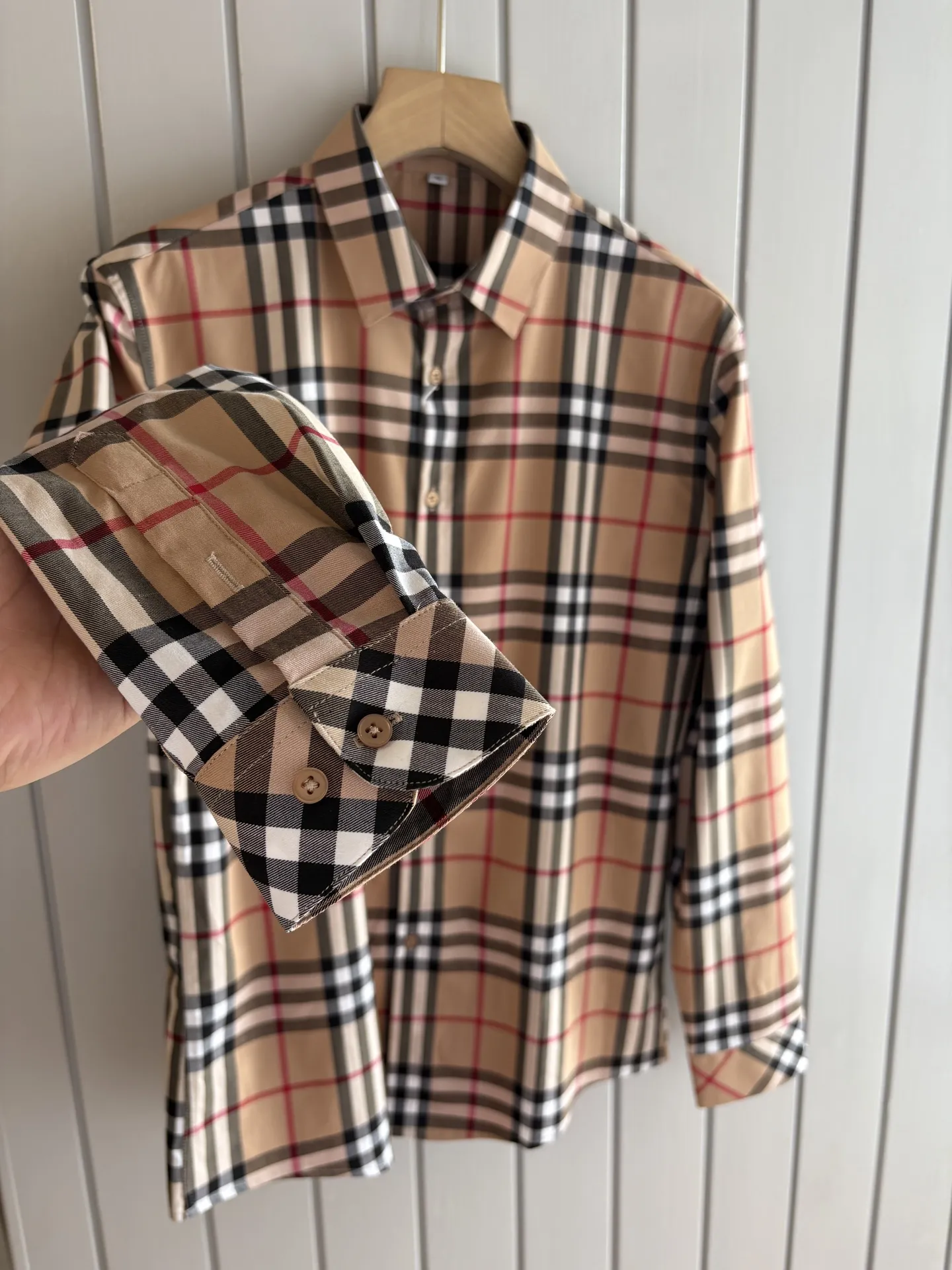 バーバリーニュー作黒のチェック柄シャツ - 画像 (7)