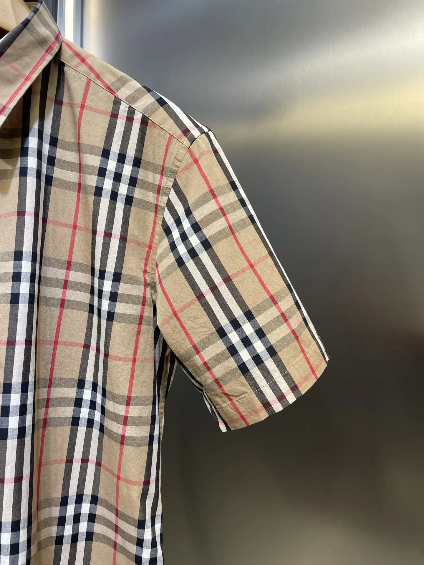 バーバリー新作黒チェックシャツ - 画像 (4)