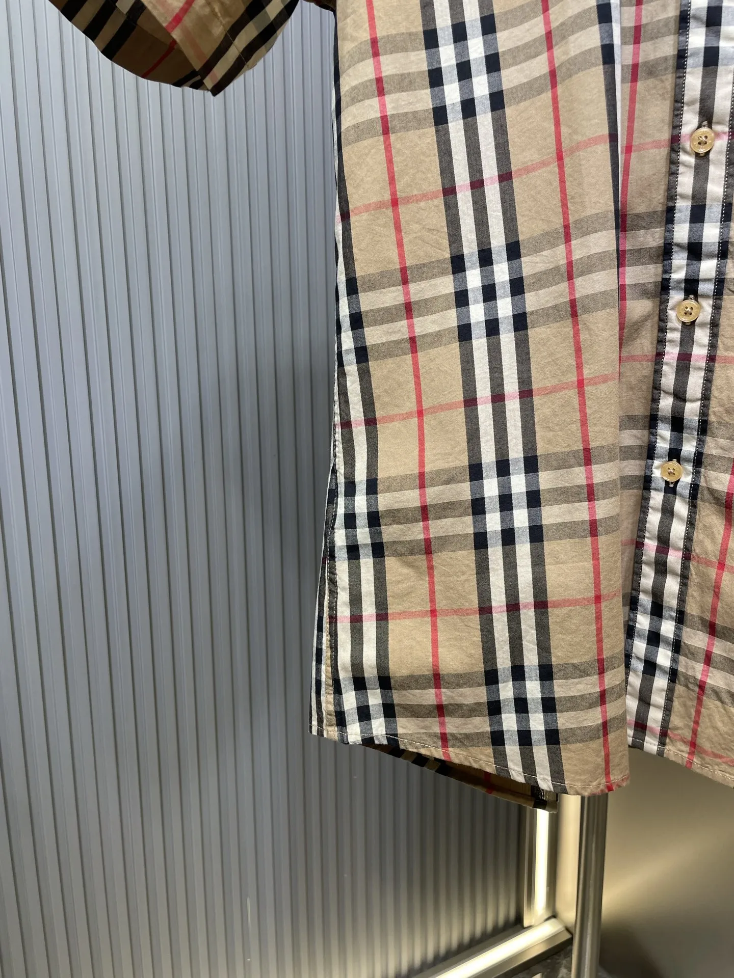バーバリー新作黒チェックシャツ - 画像 (5)