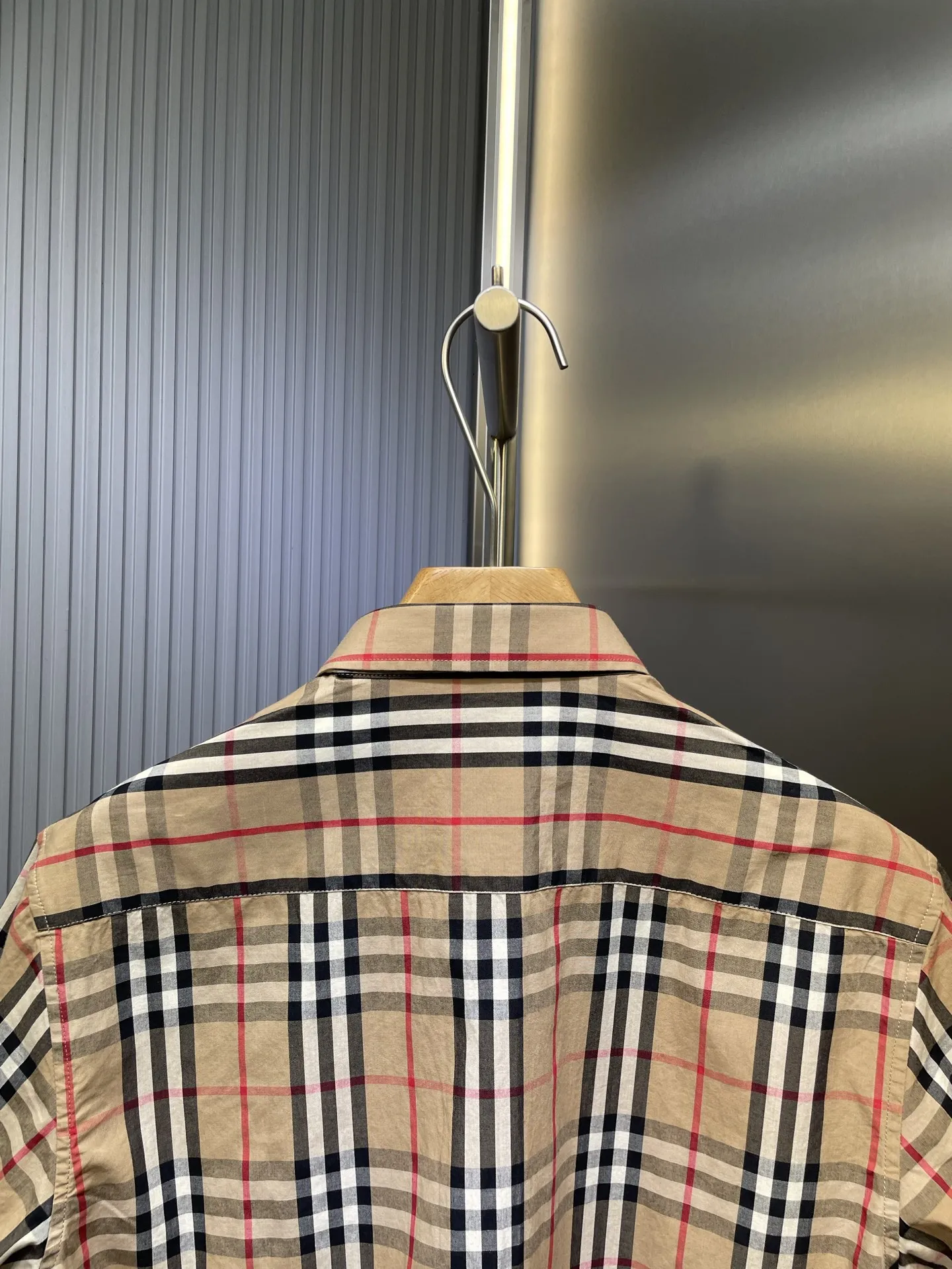 バーバリー新作黒チェックシャツ - 画像 (7)