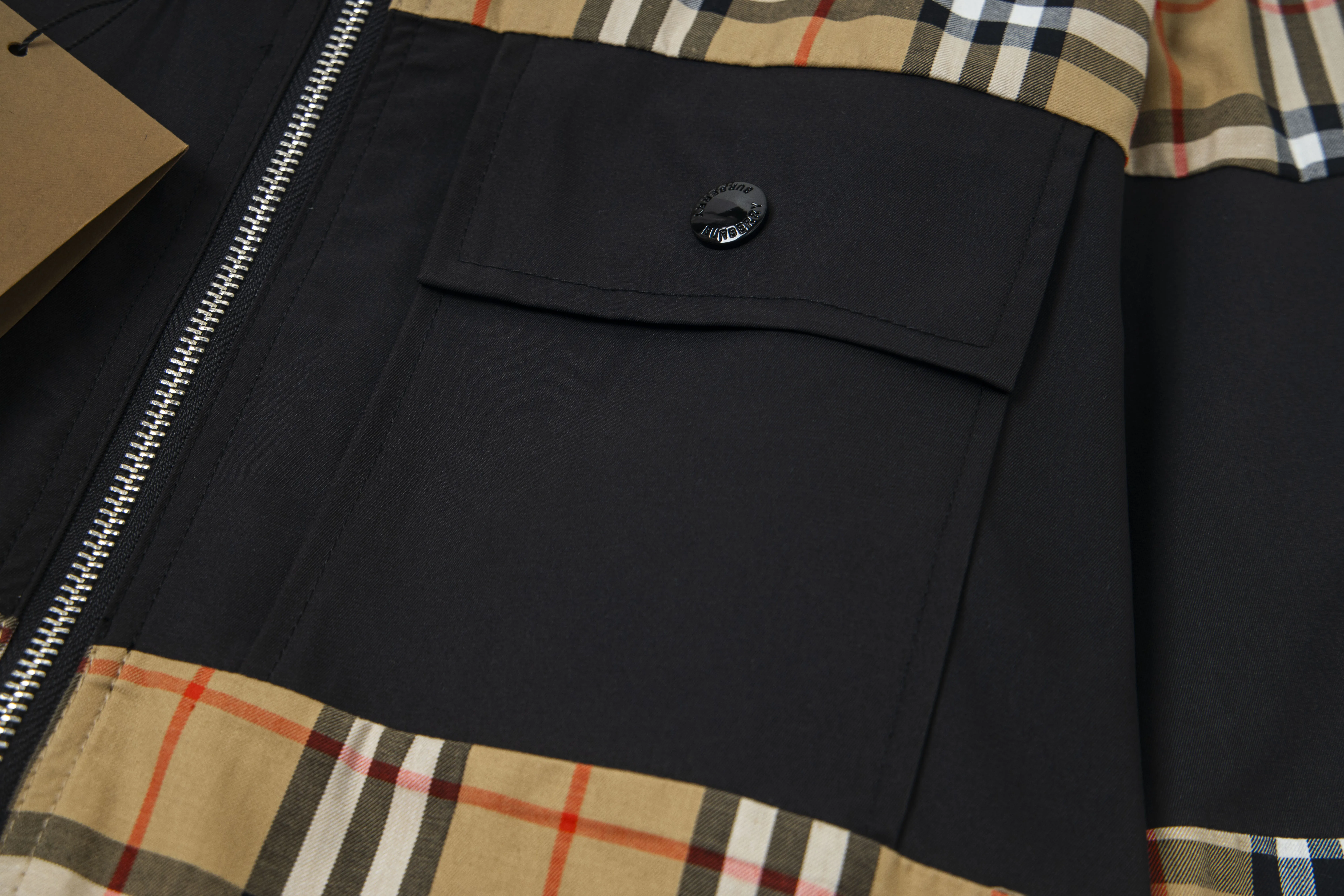 Burberry新作黒のチェック柄カジュアルシャツ - 画像 (7)