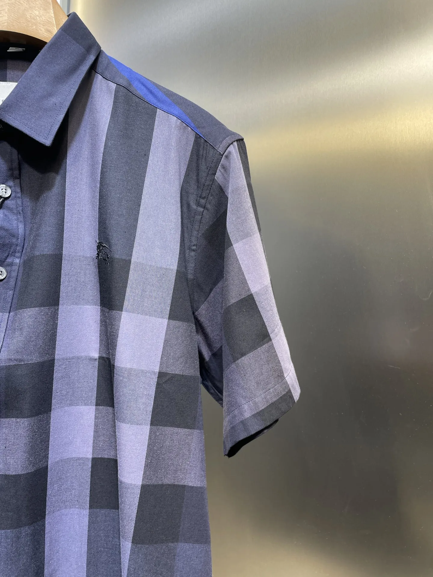 バーバリー新作黒チェックシャツ - 画像 (4)