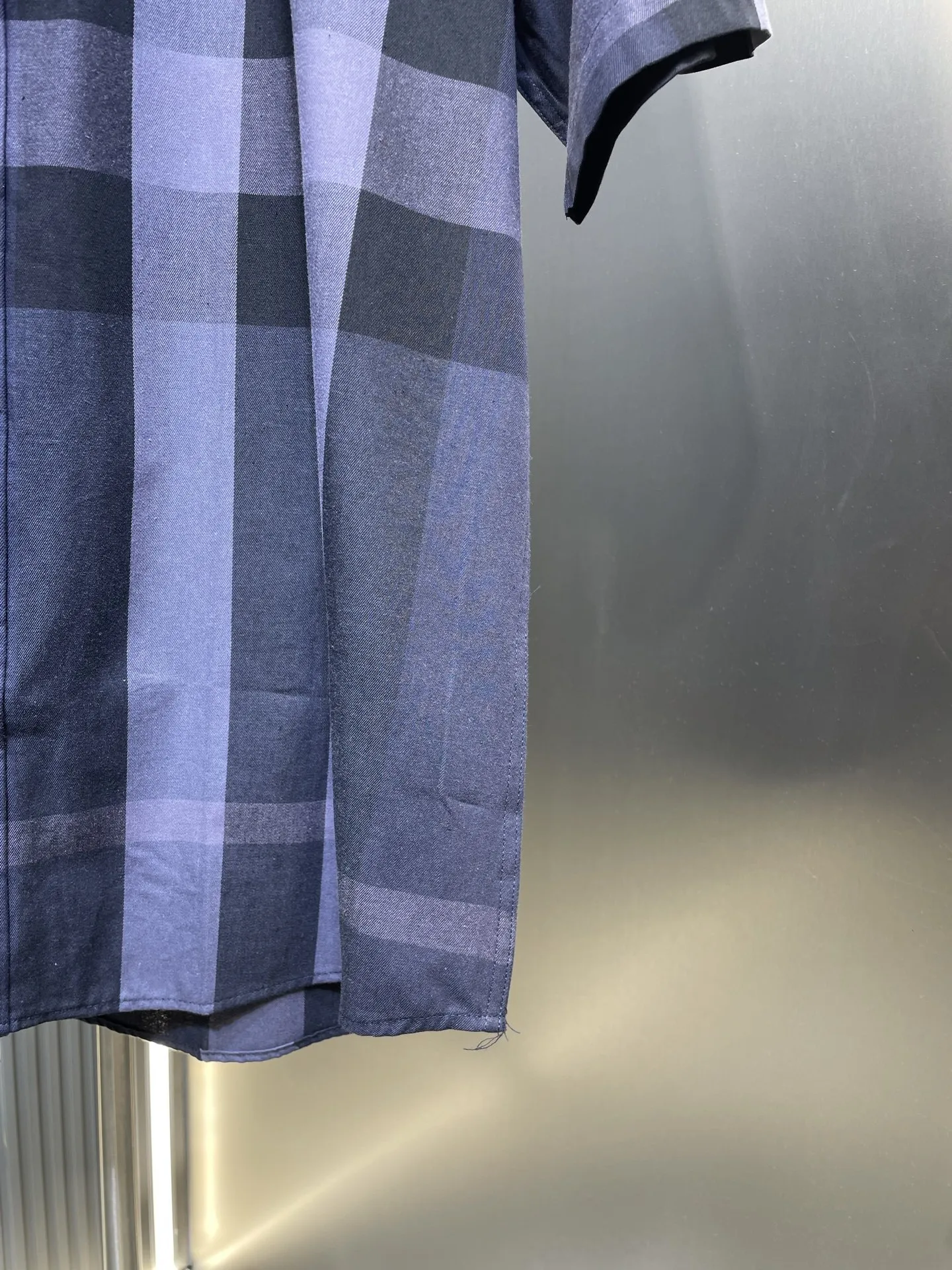 バーバリー新作黒チェックシャツ - 画像 (5)