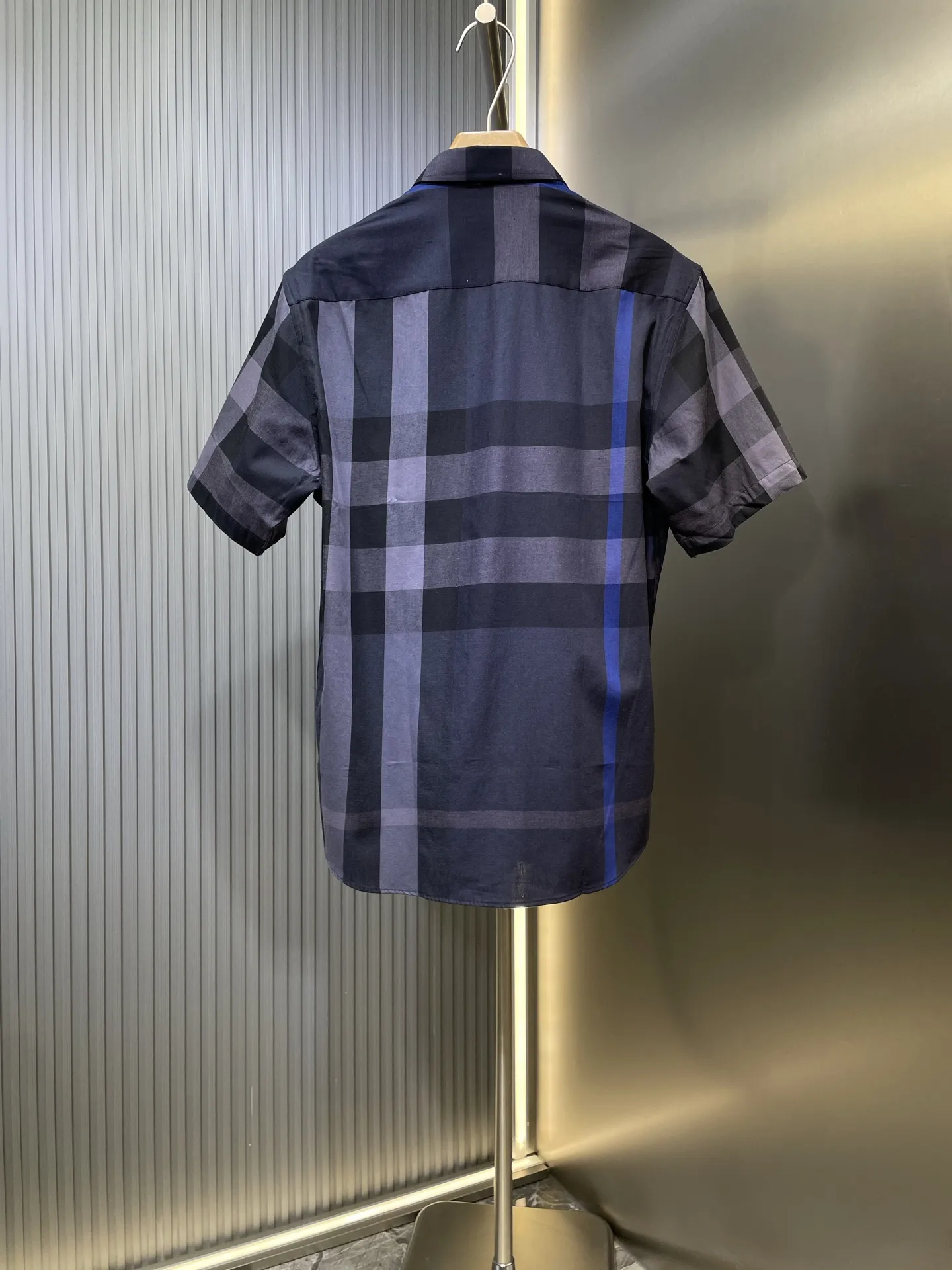 バーバリー新作黒チェックシャツ - 画像 (6)