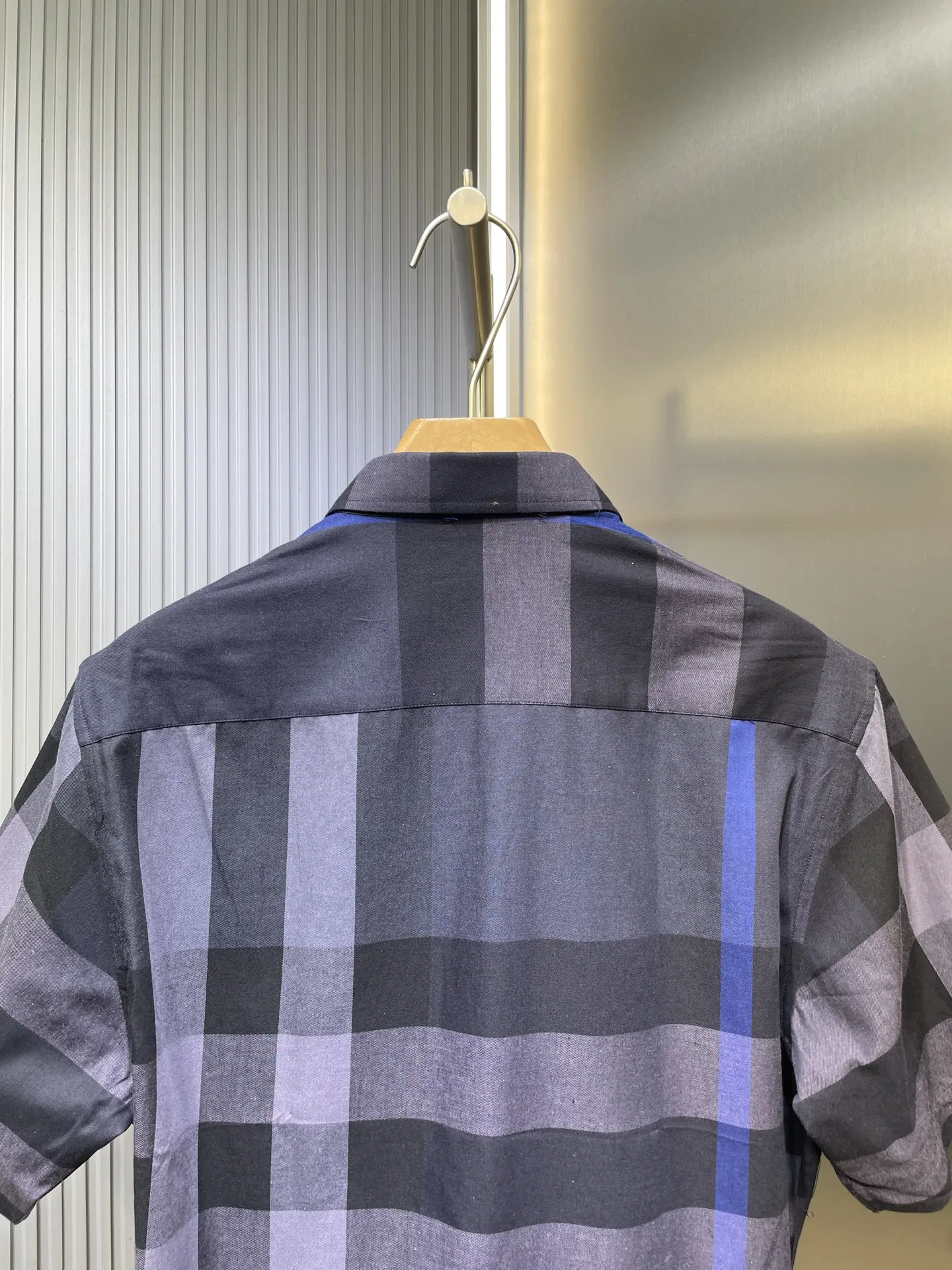 バーバリー新作黒チェックシャツ - 画像 (7)