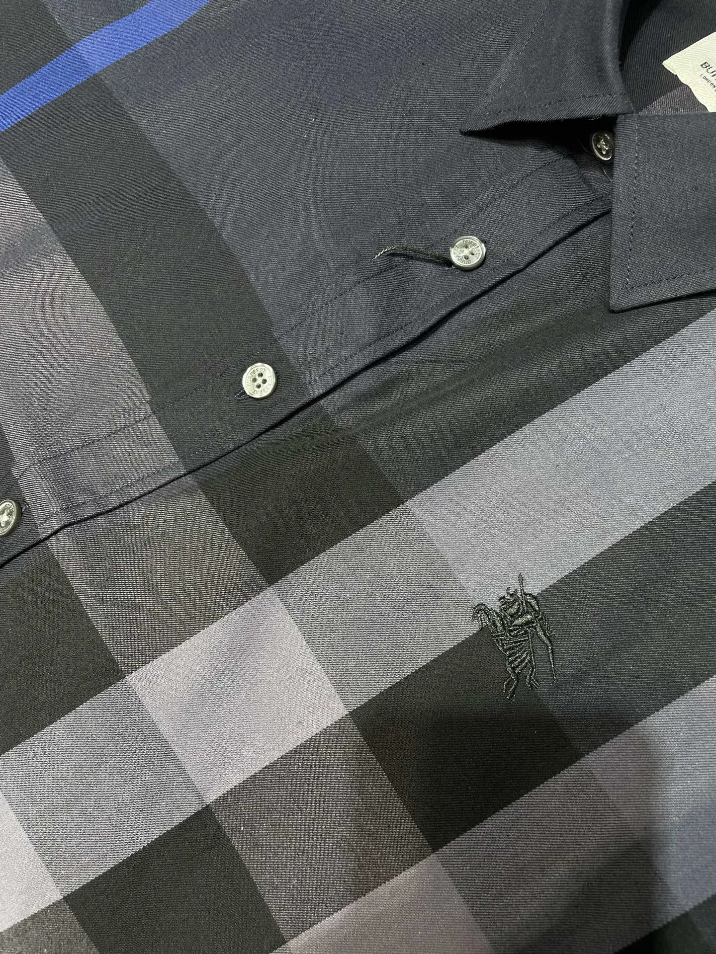 バーバリー新作黒チェックシャツ - 画像 (9)