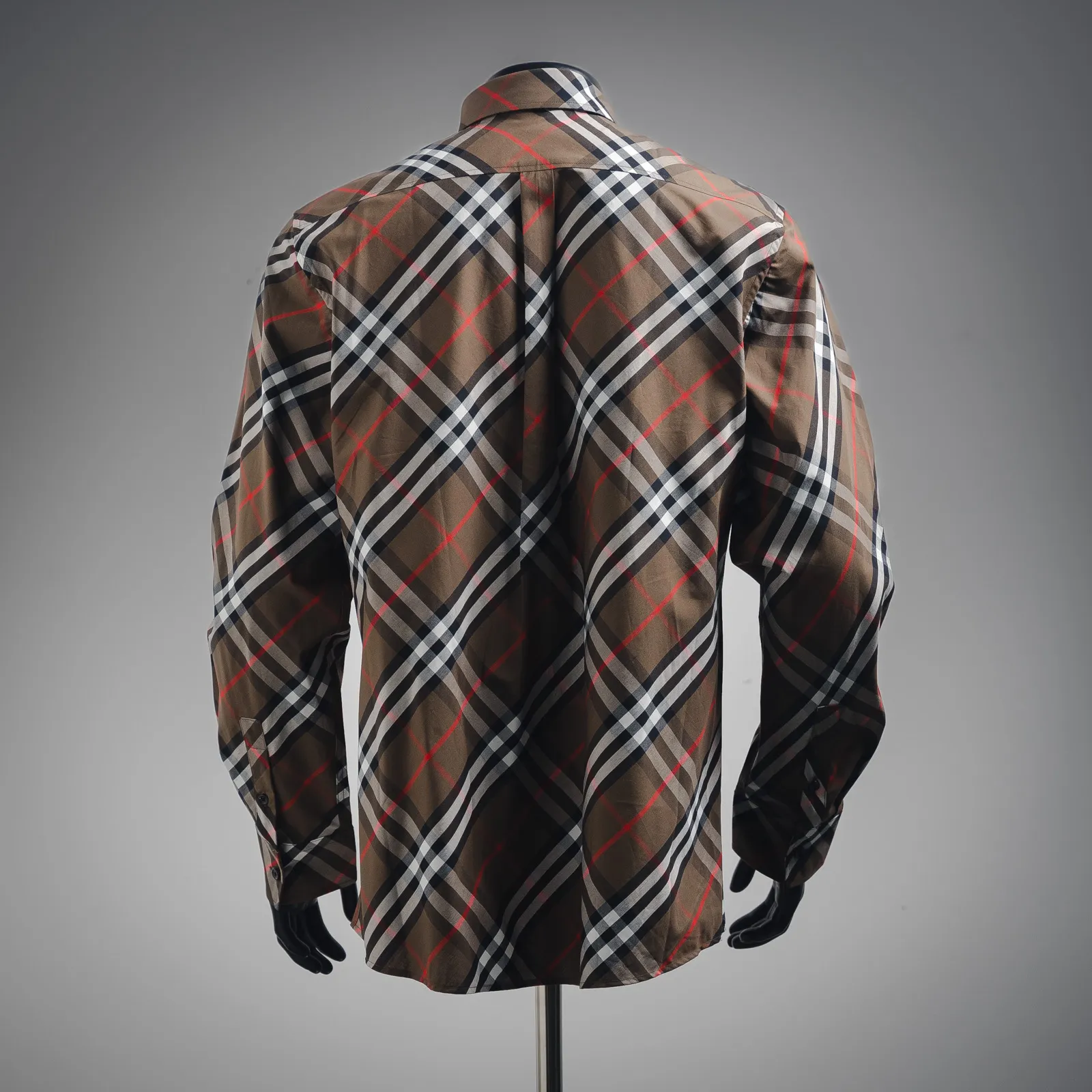 Burberry新作黒のチェック柄長袖シャツ - 画像 (3)