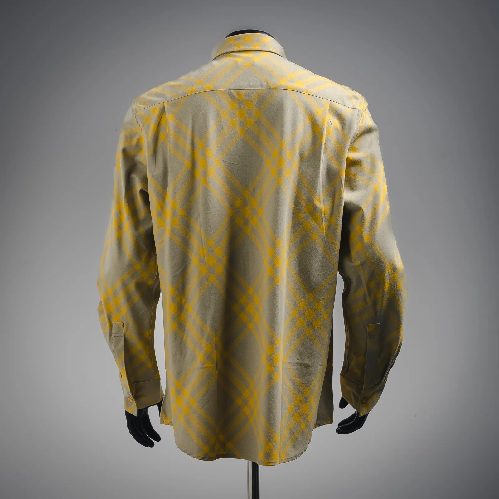 Burberry新作黒のチェック柄長袖シャツ - 画像 (3)