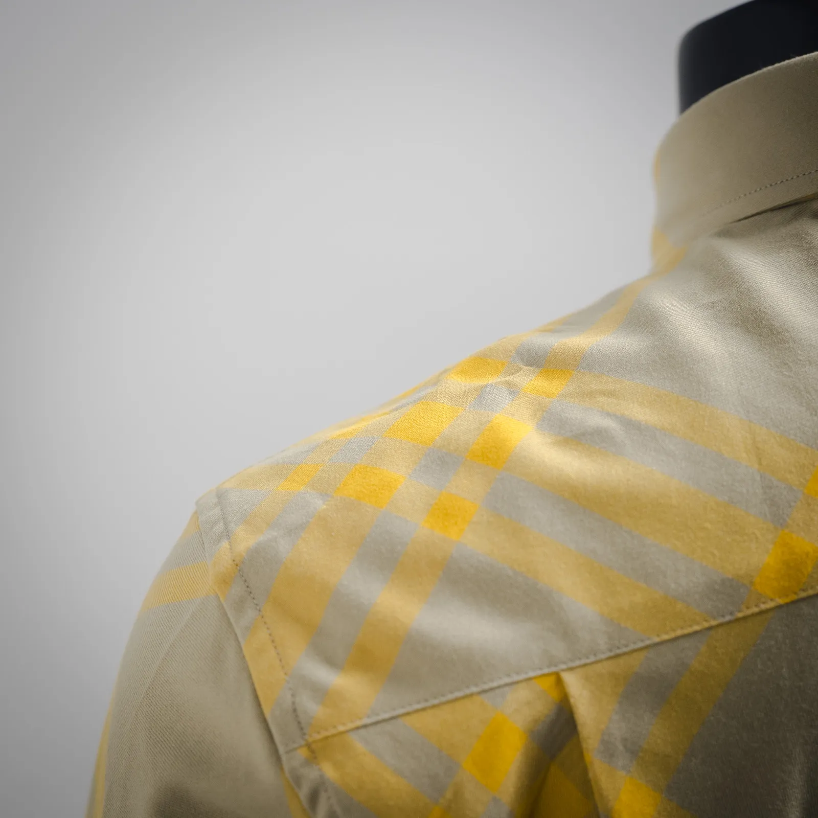 Burberry新作黒のチェック柄長袖シャツ - 画像 (4)