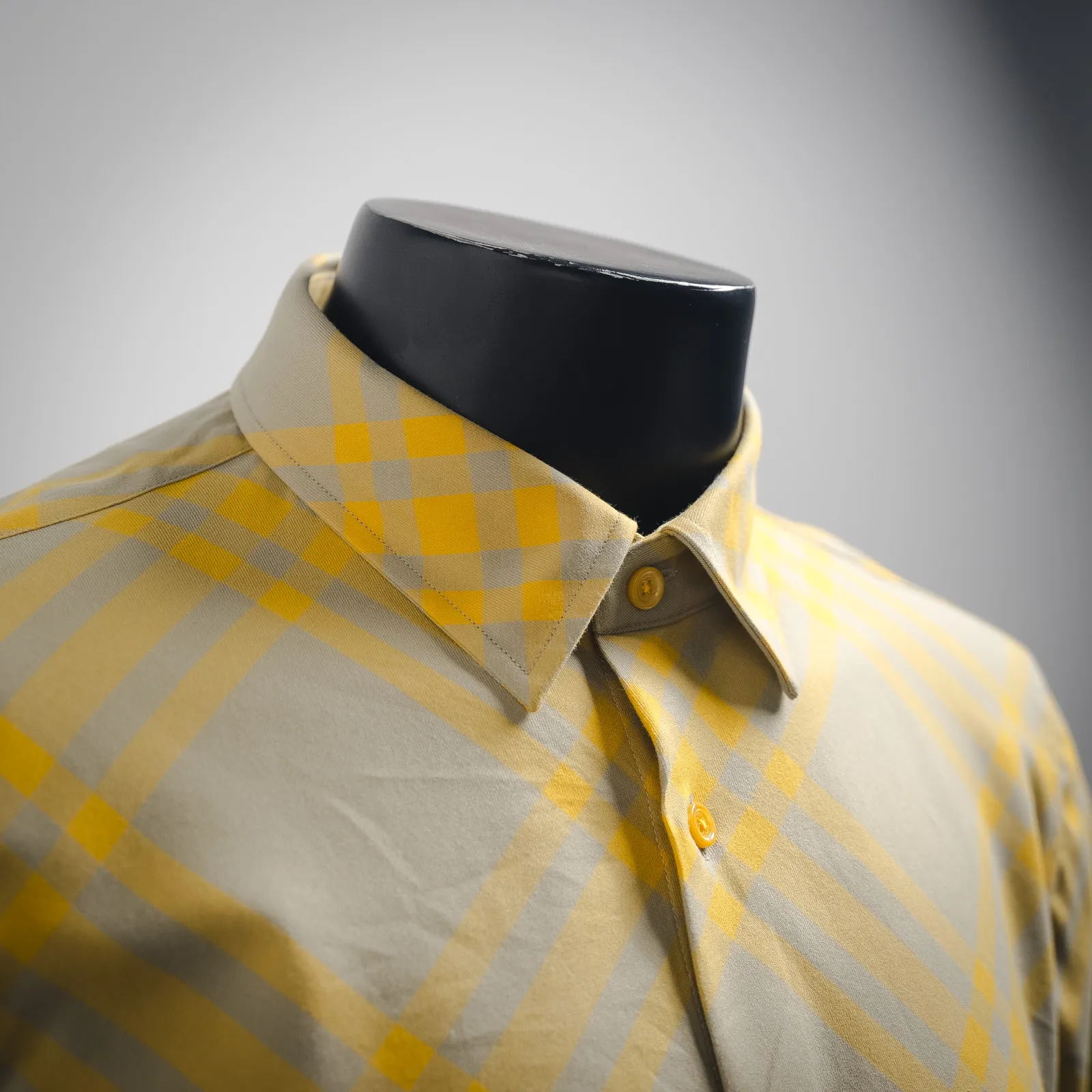 Burberry新作黒のチェック柄長袖シャツ - 画像 (6)