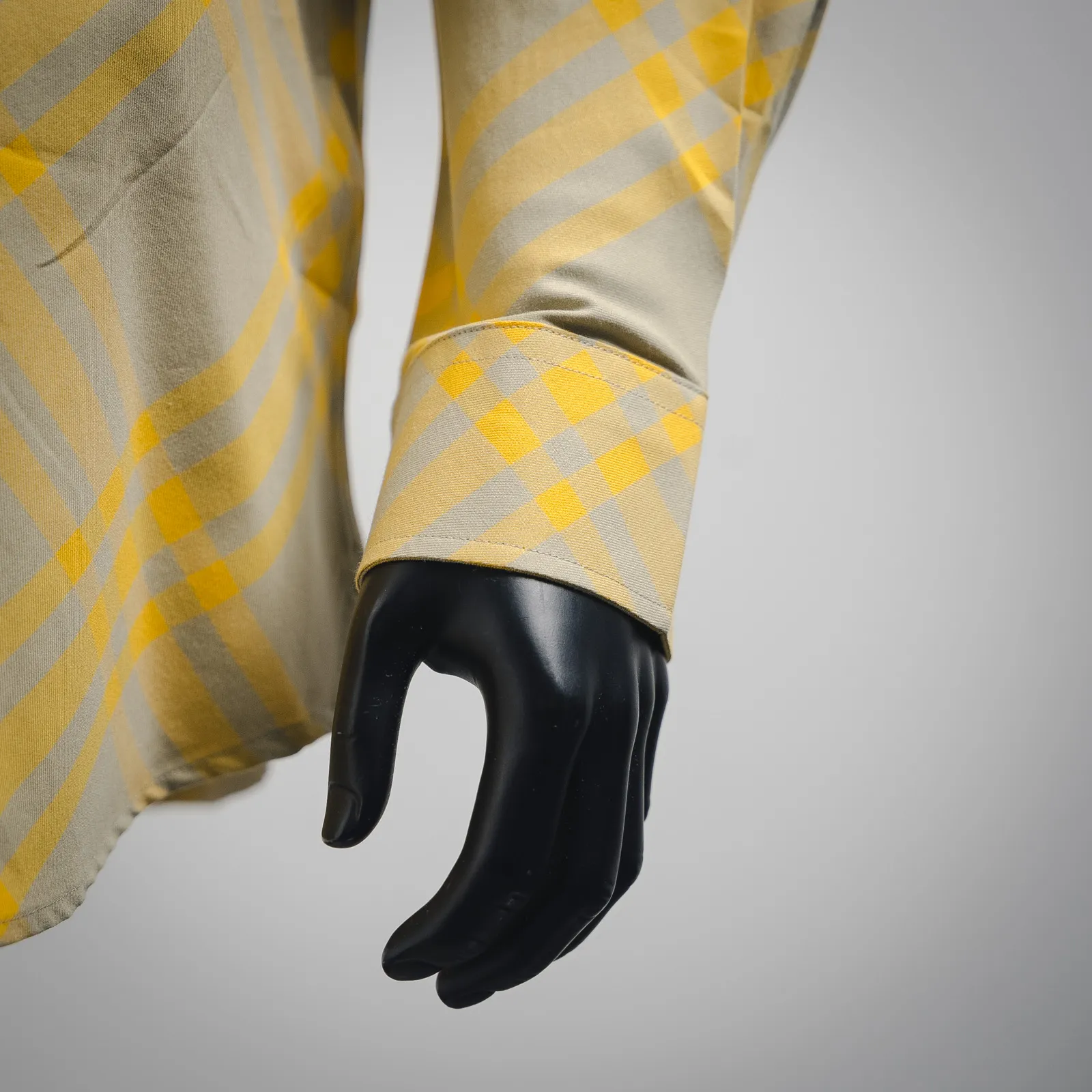 Burberry新作黒のチェック柄長袖シャツ - 画像 (8)