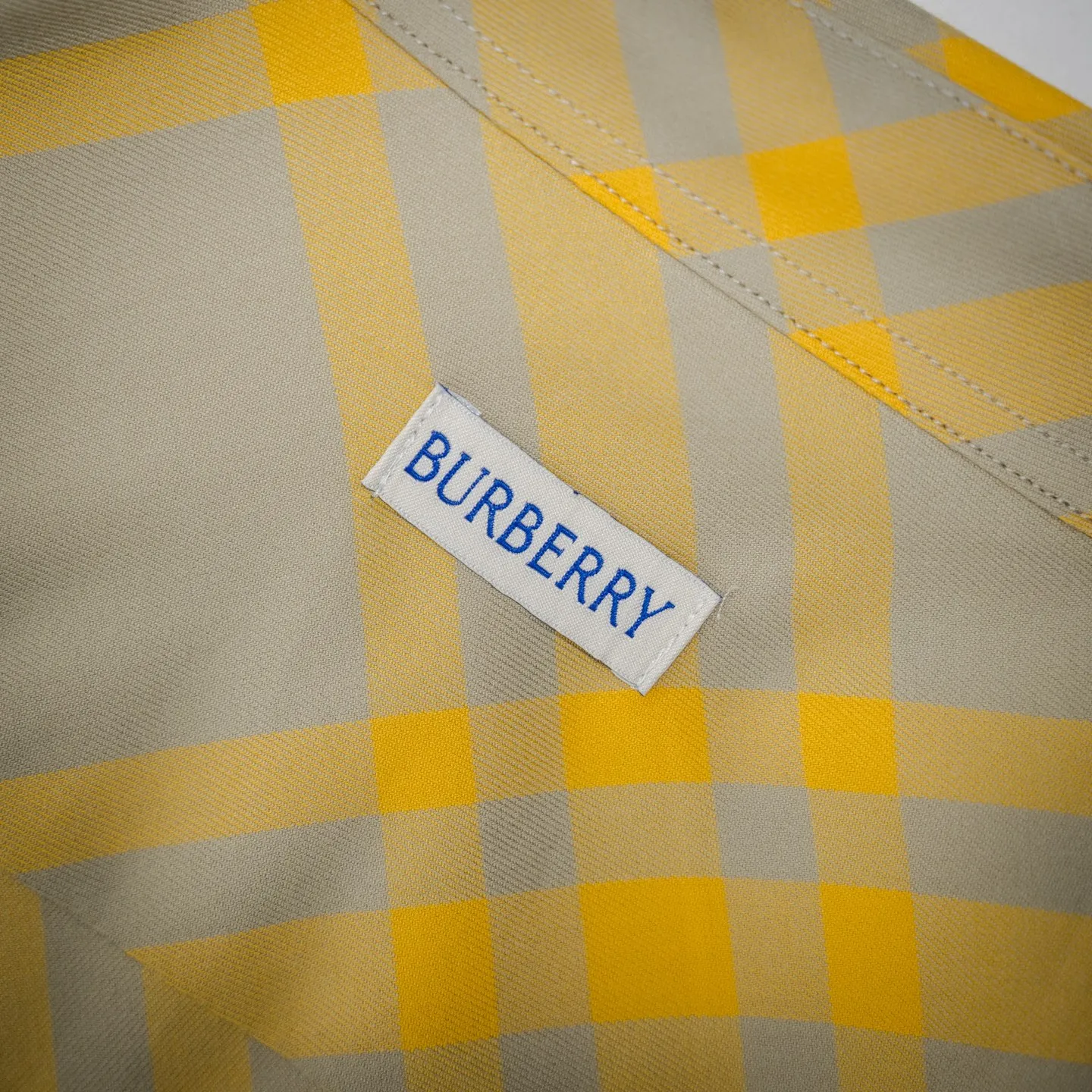 Burberry新作黒のチェック柄長袖シャツ - 画像 (9)