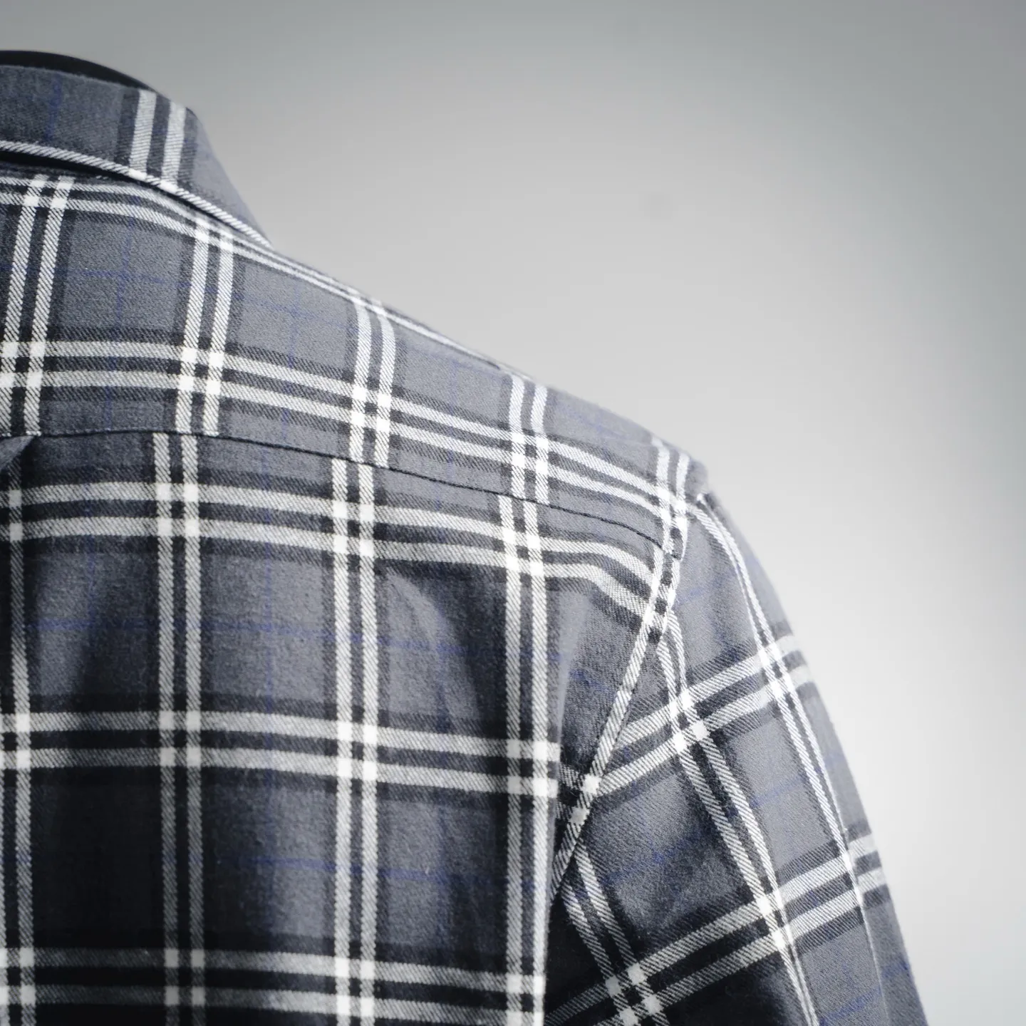 Burberry新作黒のチェック柄クラシックシャツ - 画像 (4)