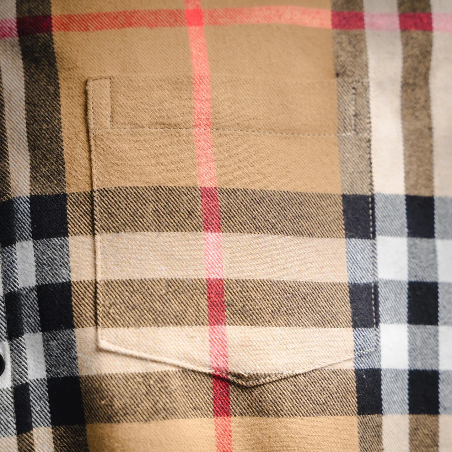 Burberry新作黒のチェック柄クラシックシャツ - 画像 (5)