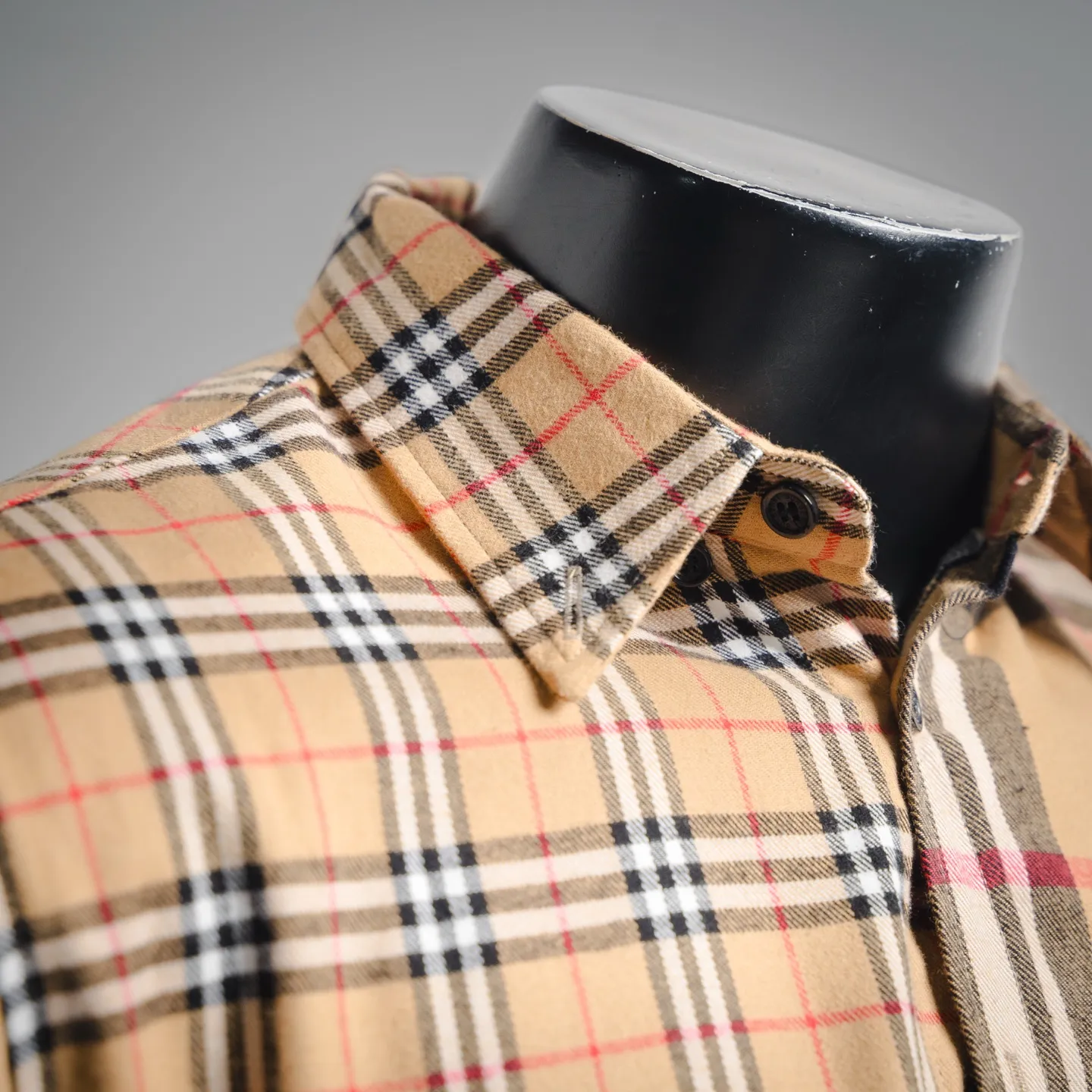 Burberry新作黒のチェック柄クラシックシャツ - 画像 (6)