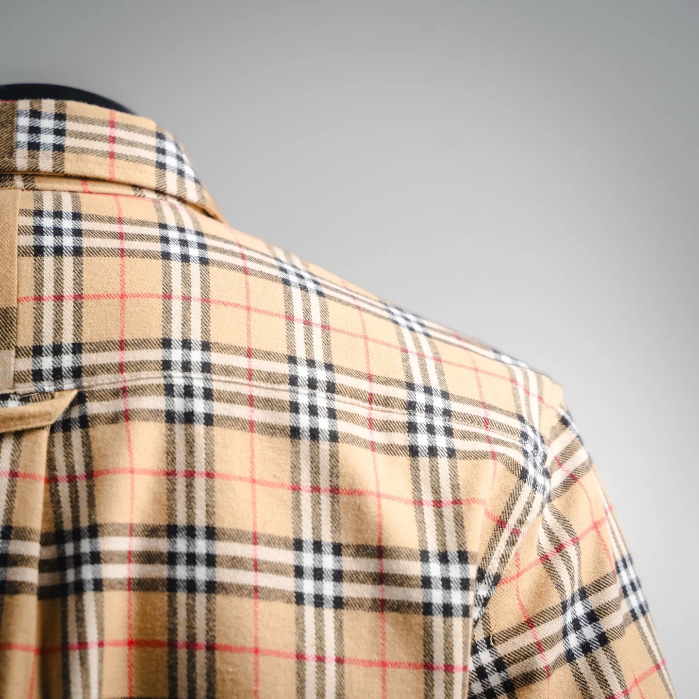 Burberry新作黒のチェック柄クラシックシャツ - 画像 (7)