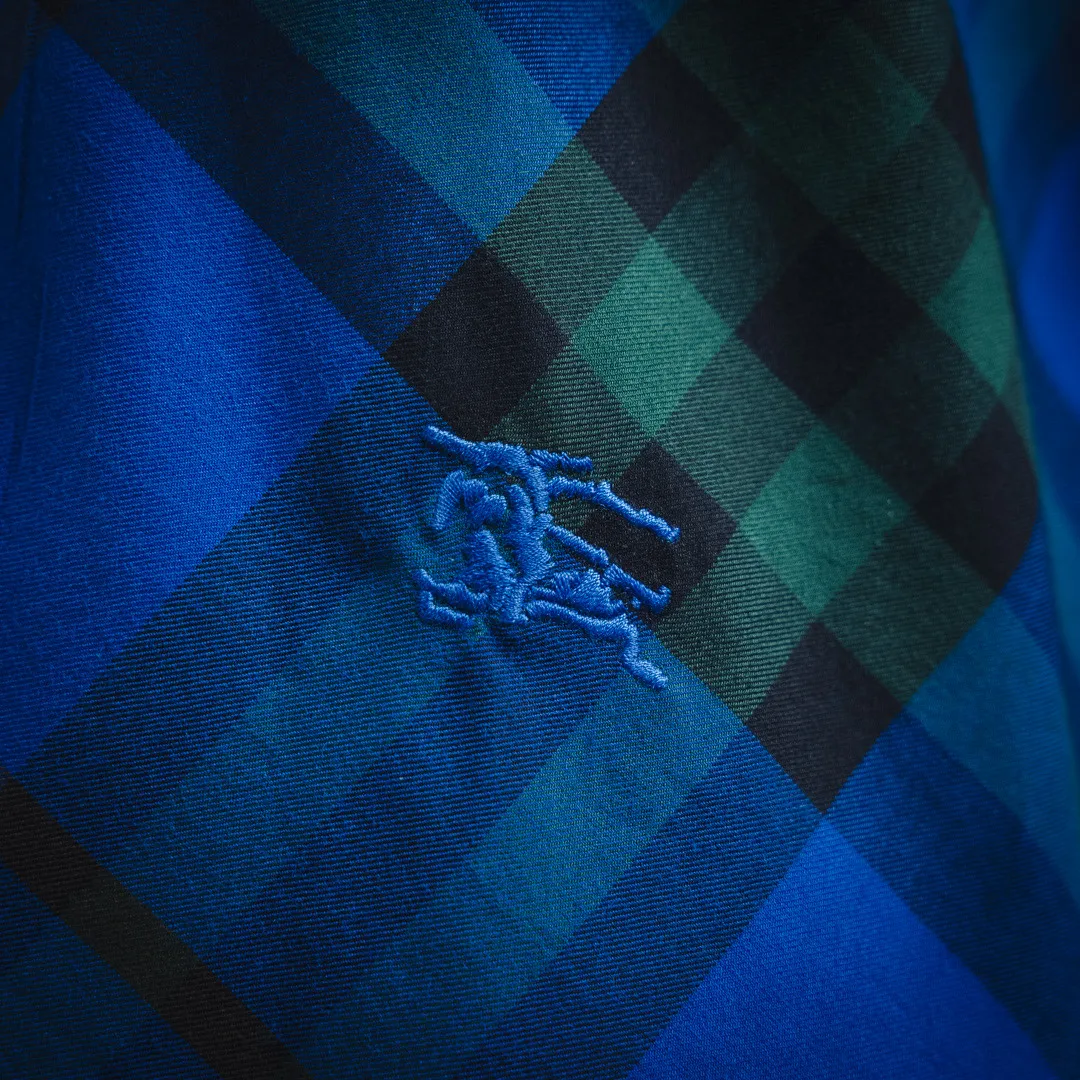 Burberry新作黒のチェック柄長袖シャツ - 画像 (7)