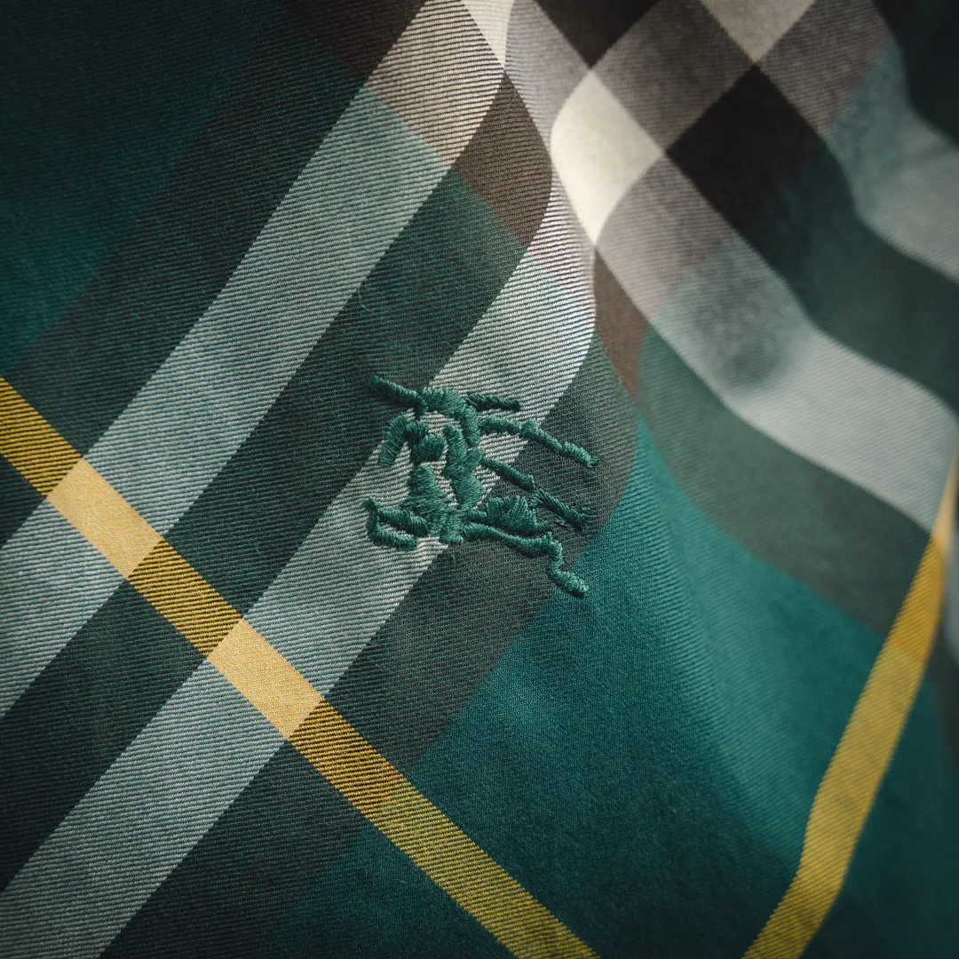 Burberry 新作黒のチェック柄長袖シャツ - 画像 (7)