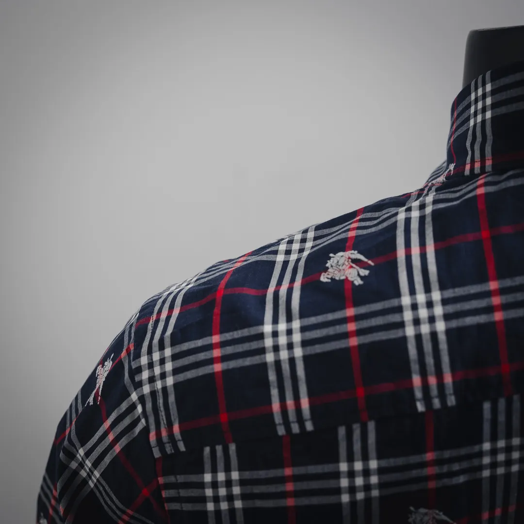 BURBERRY新作黒のチェック柄長袖シャツ - 画像 (4)